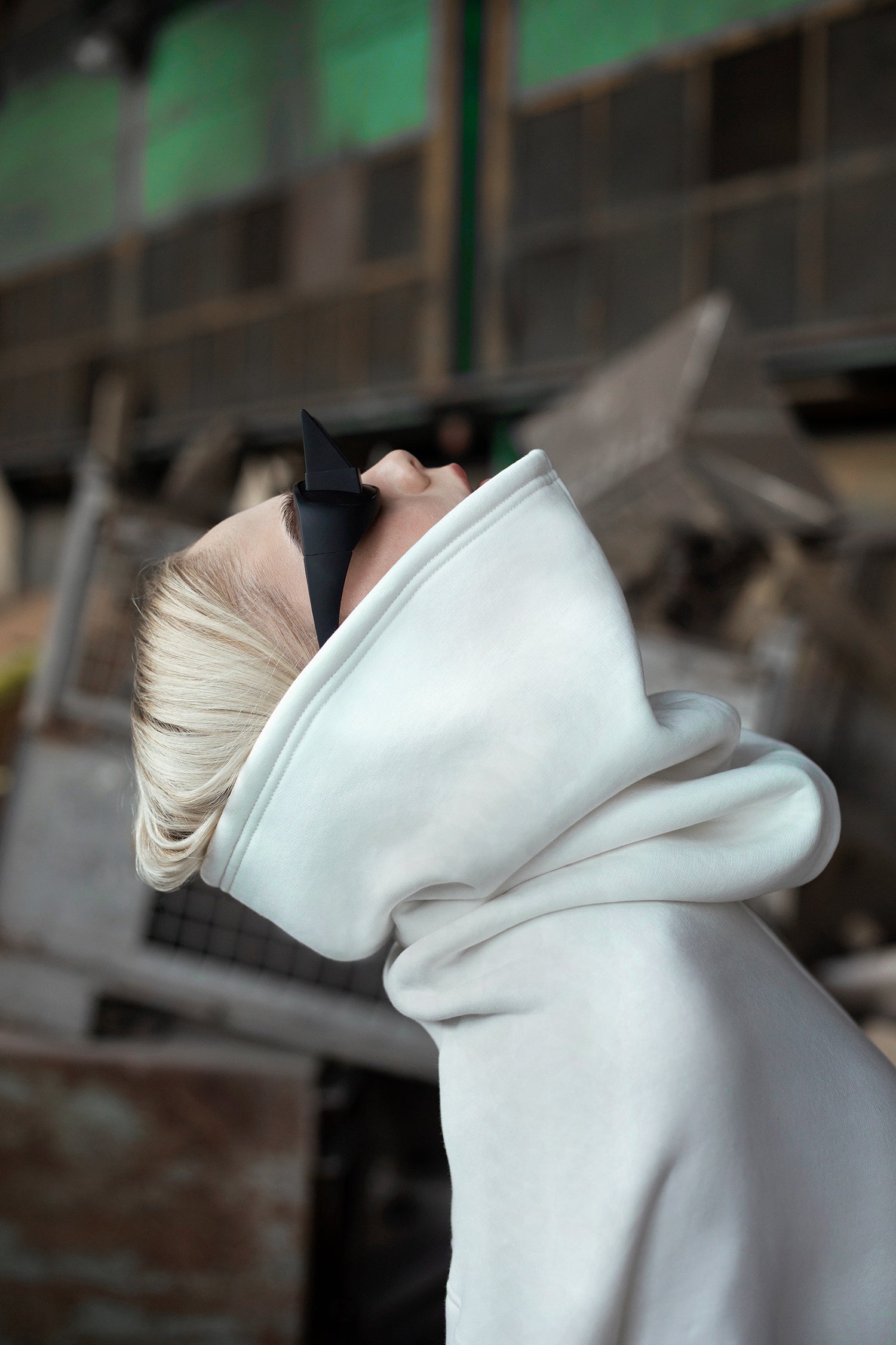 Felpa con cappuccio e poncho a collo alto