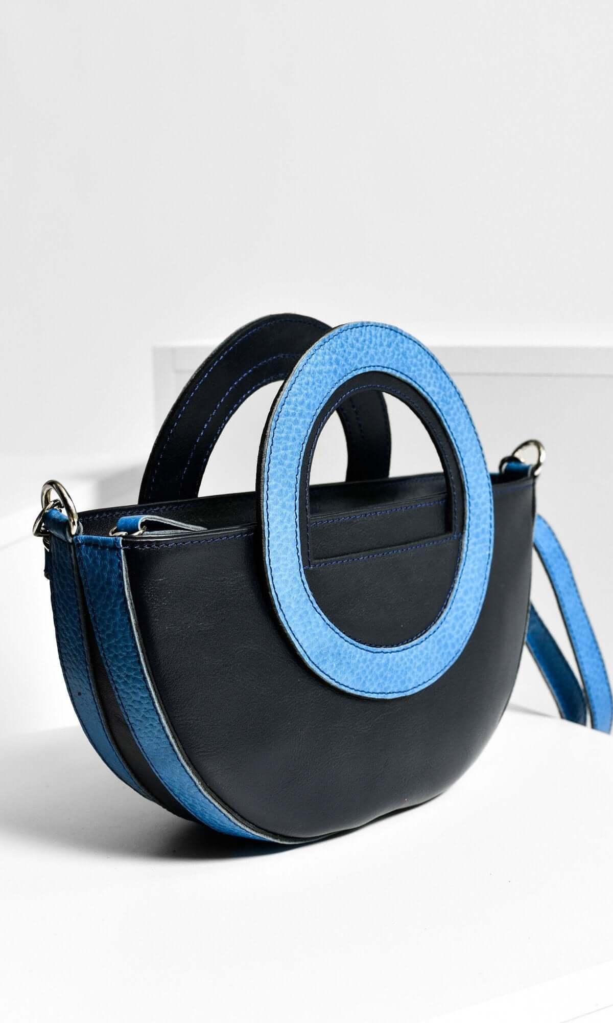 Kleine halbkreisförmige Handtasche