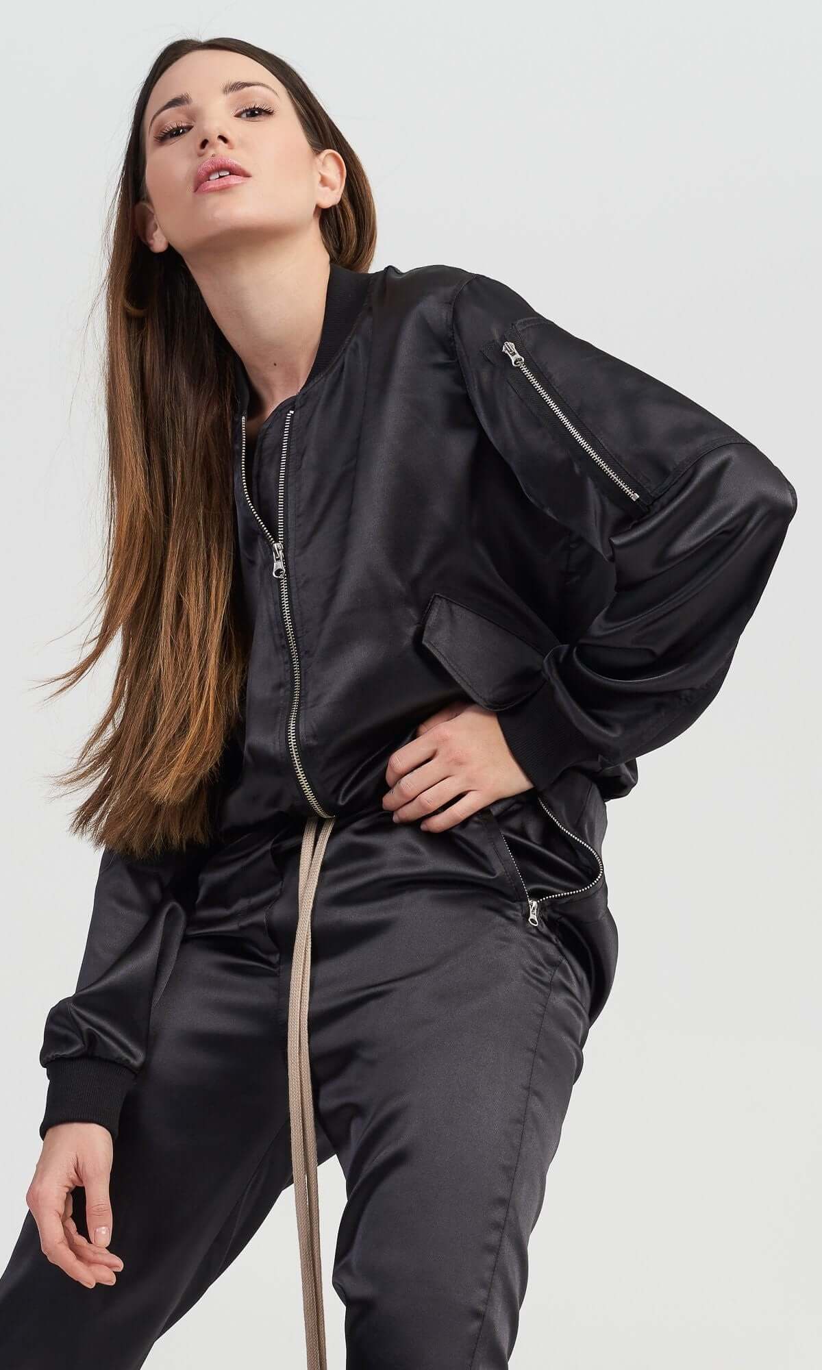 Ensemble deux pièces avec bomber en satin et pantalon