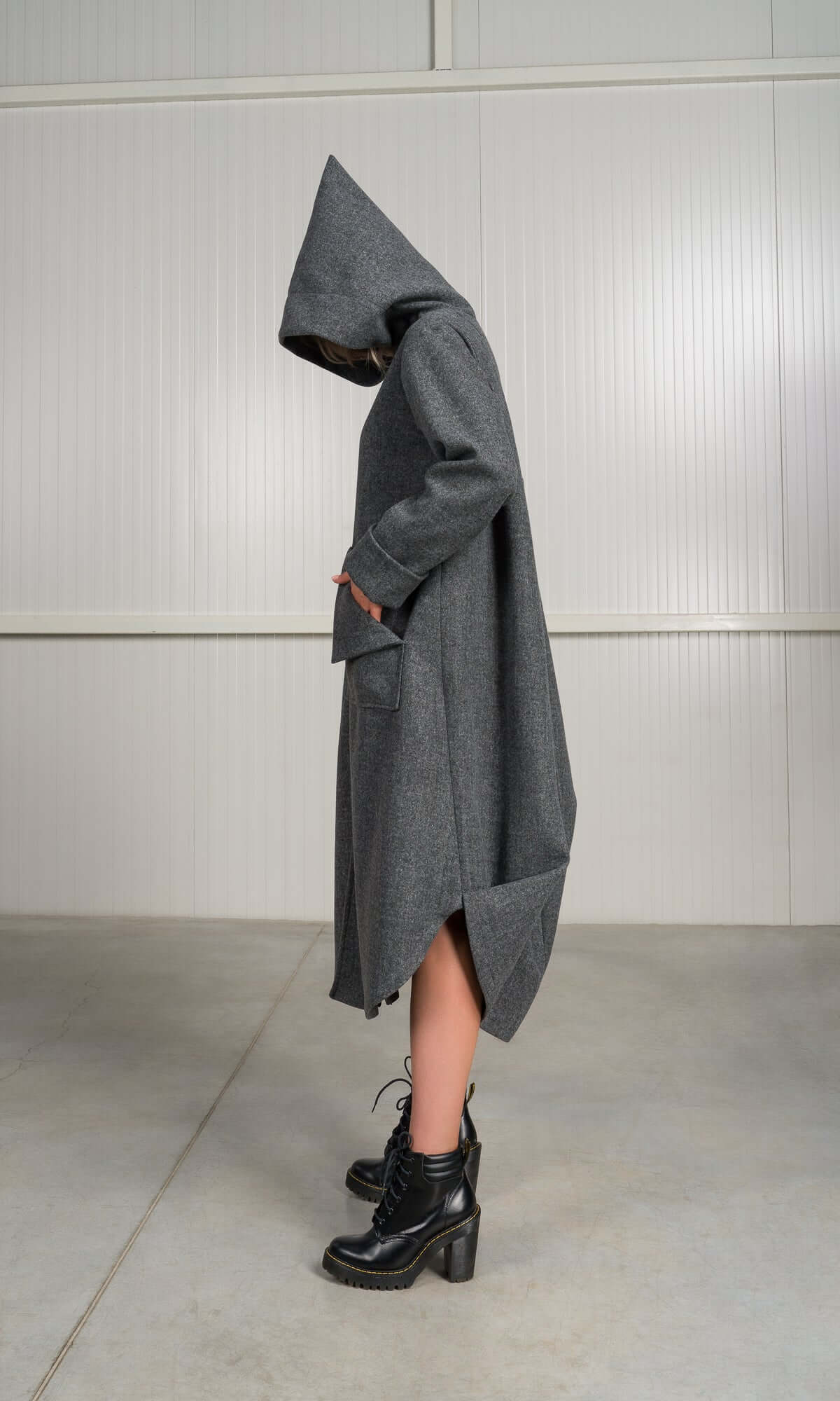 Cappotto lungo con dettagli ripiegati