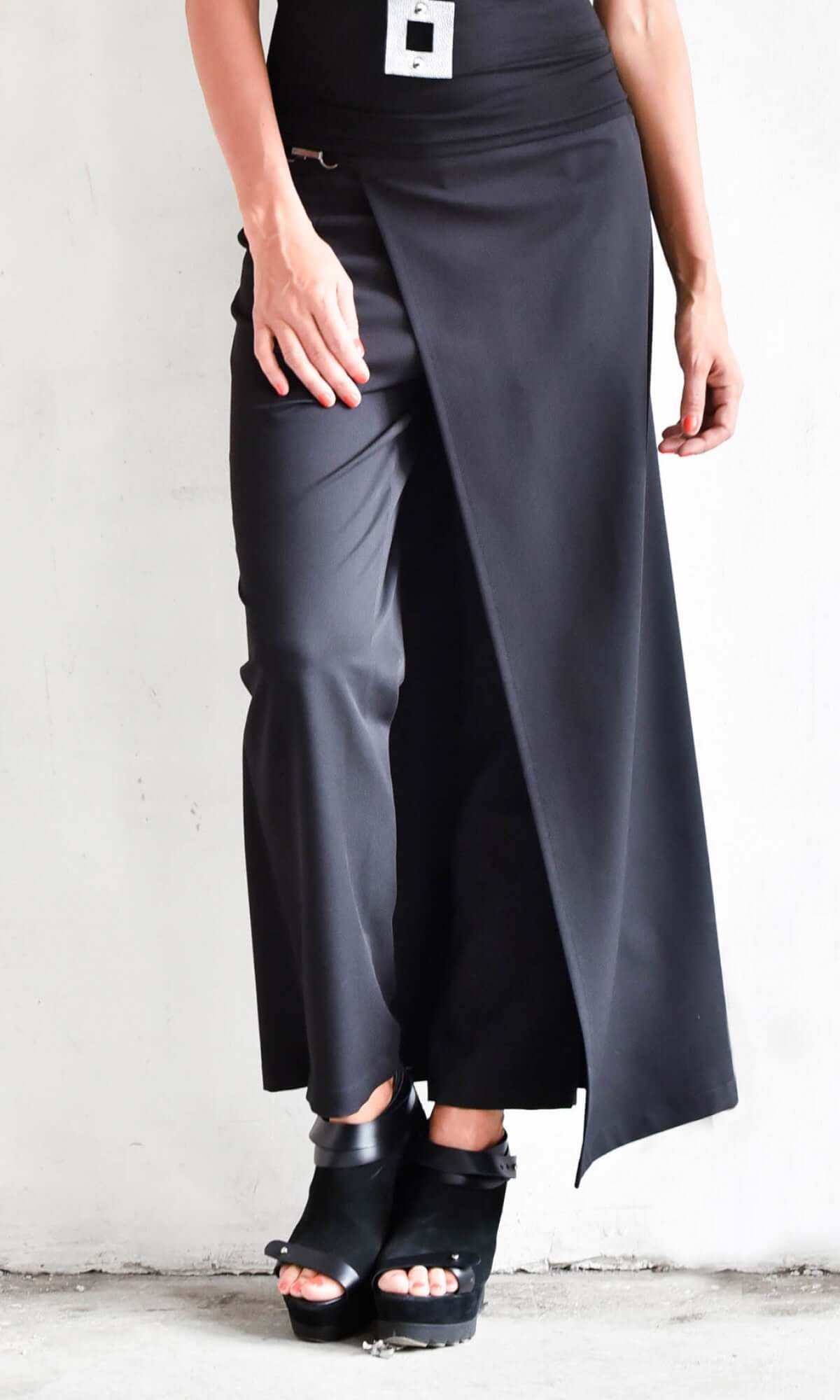 Pantaloni a mantella con sovrapposizione sul davanti