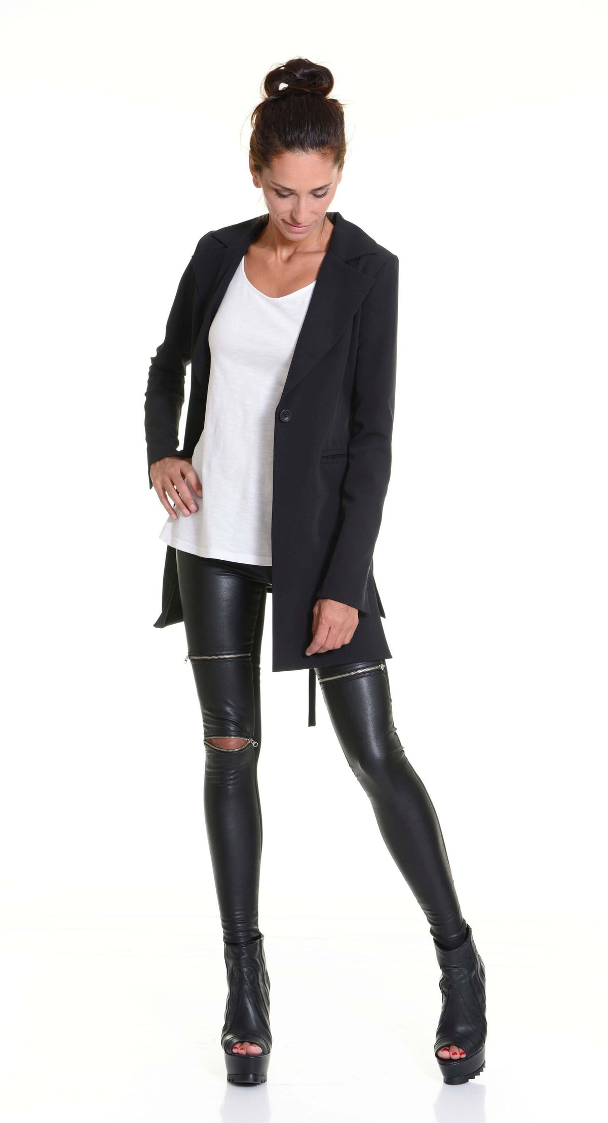 Blazer originale con bottoni e schiena scoperta