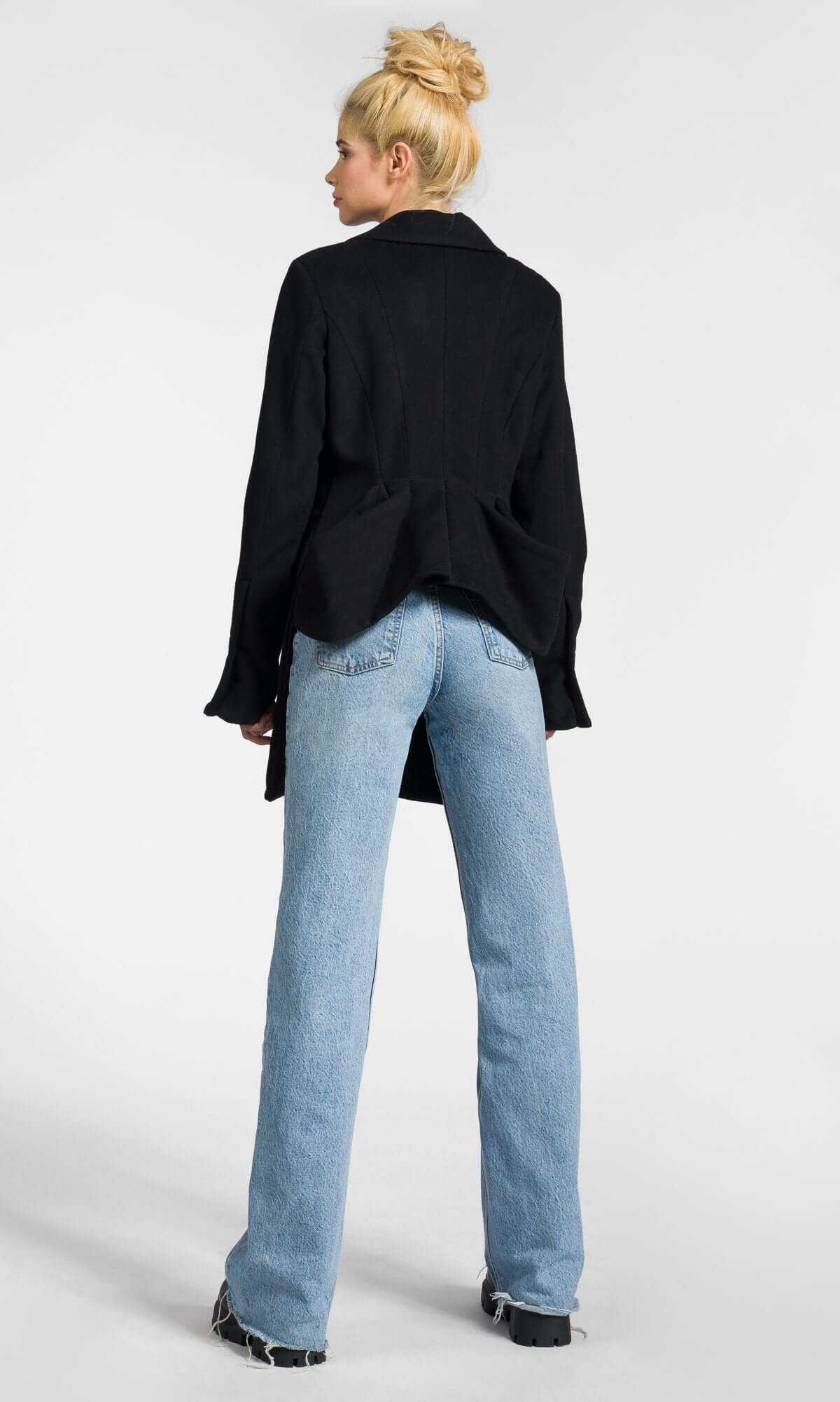 Manteau asymétrique avec ruban au dos
