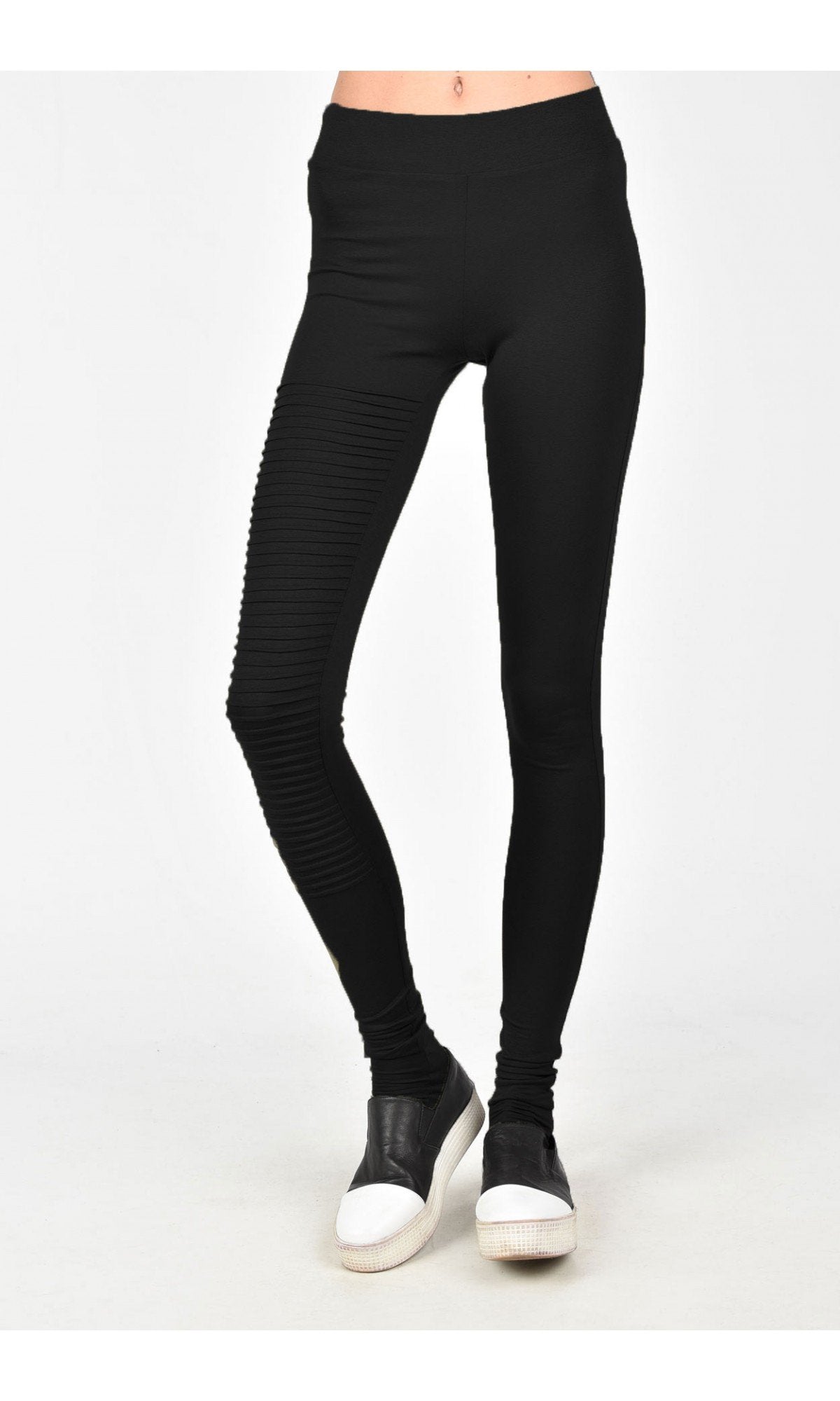 Extra Long Leggings with a Pin Tuck Pattern