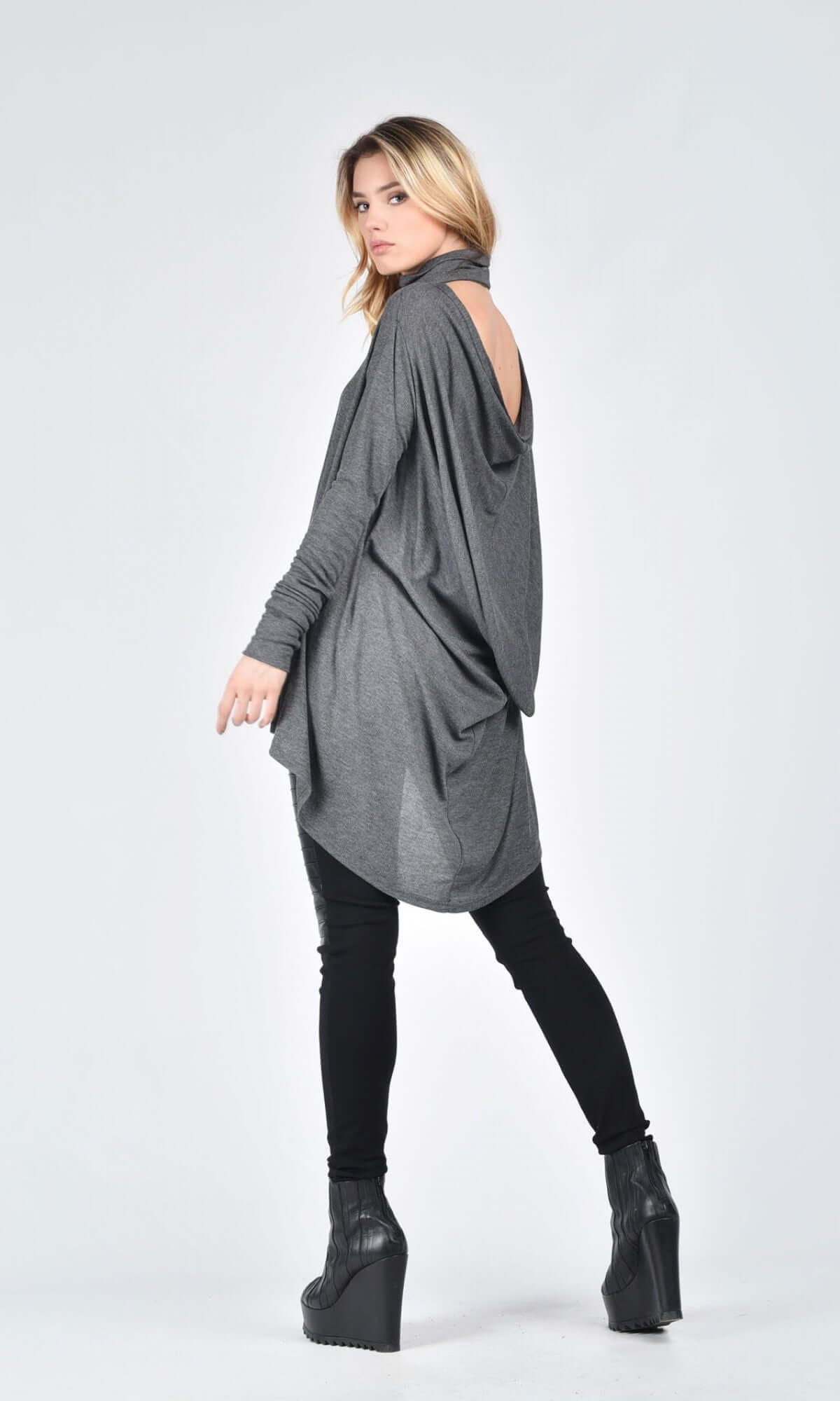 Top a collo alto con schiena scoperta