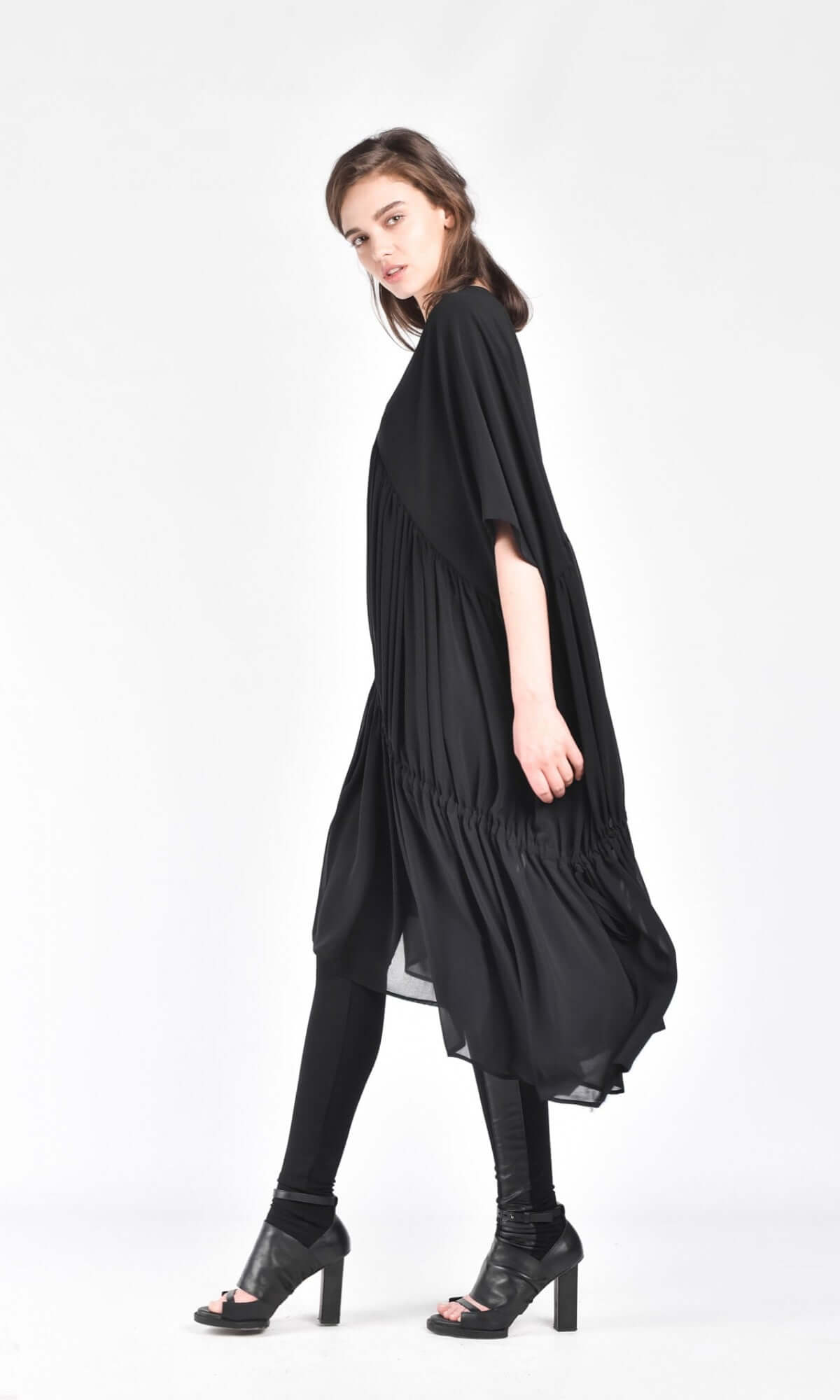 Robe longue drapée en mousseline