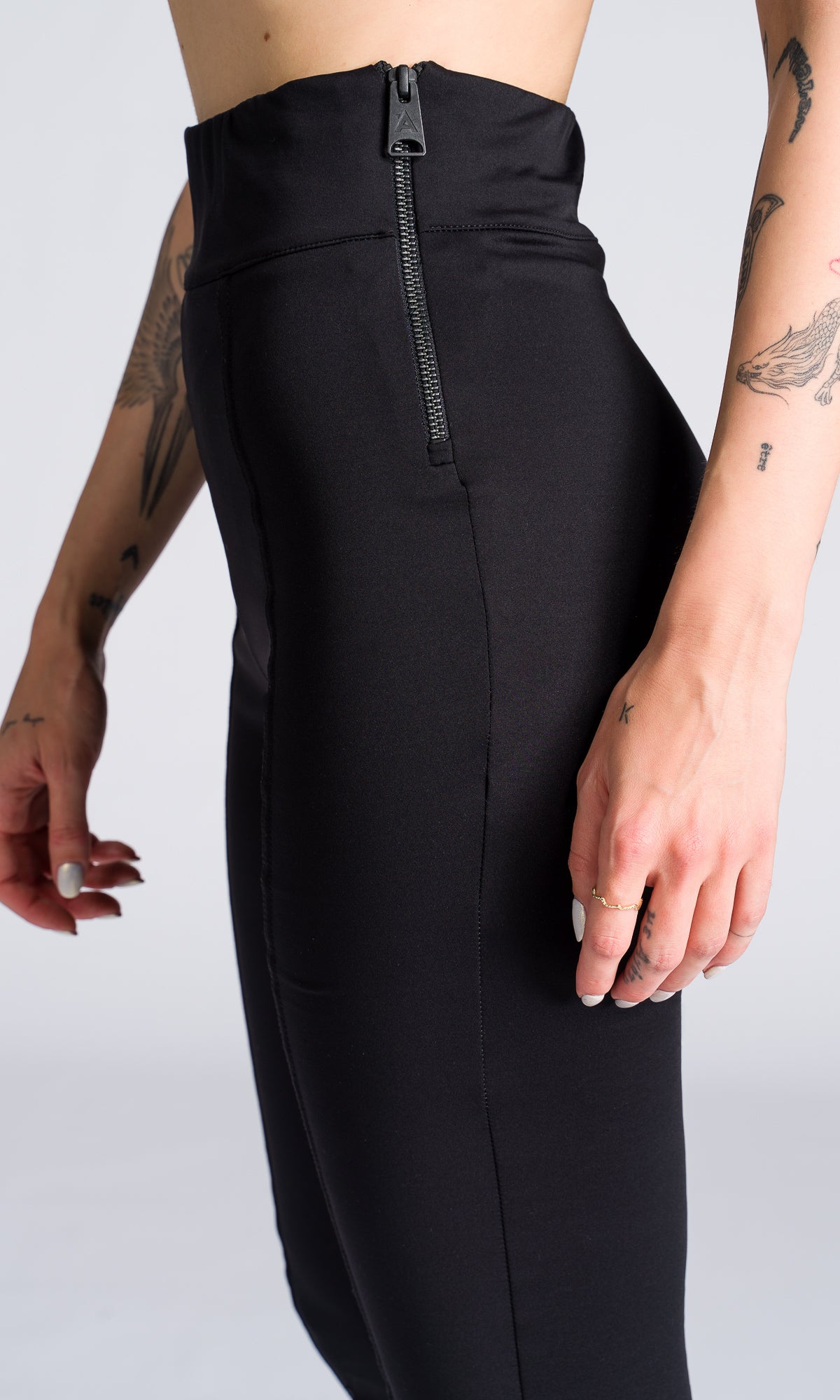 High-waist Leggings with Side Zipper - AAKASHA