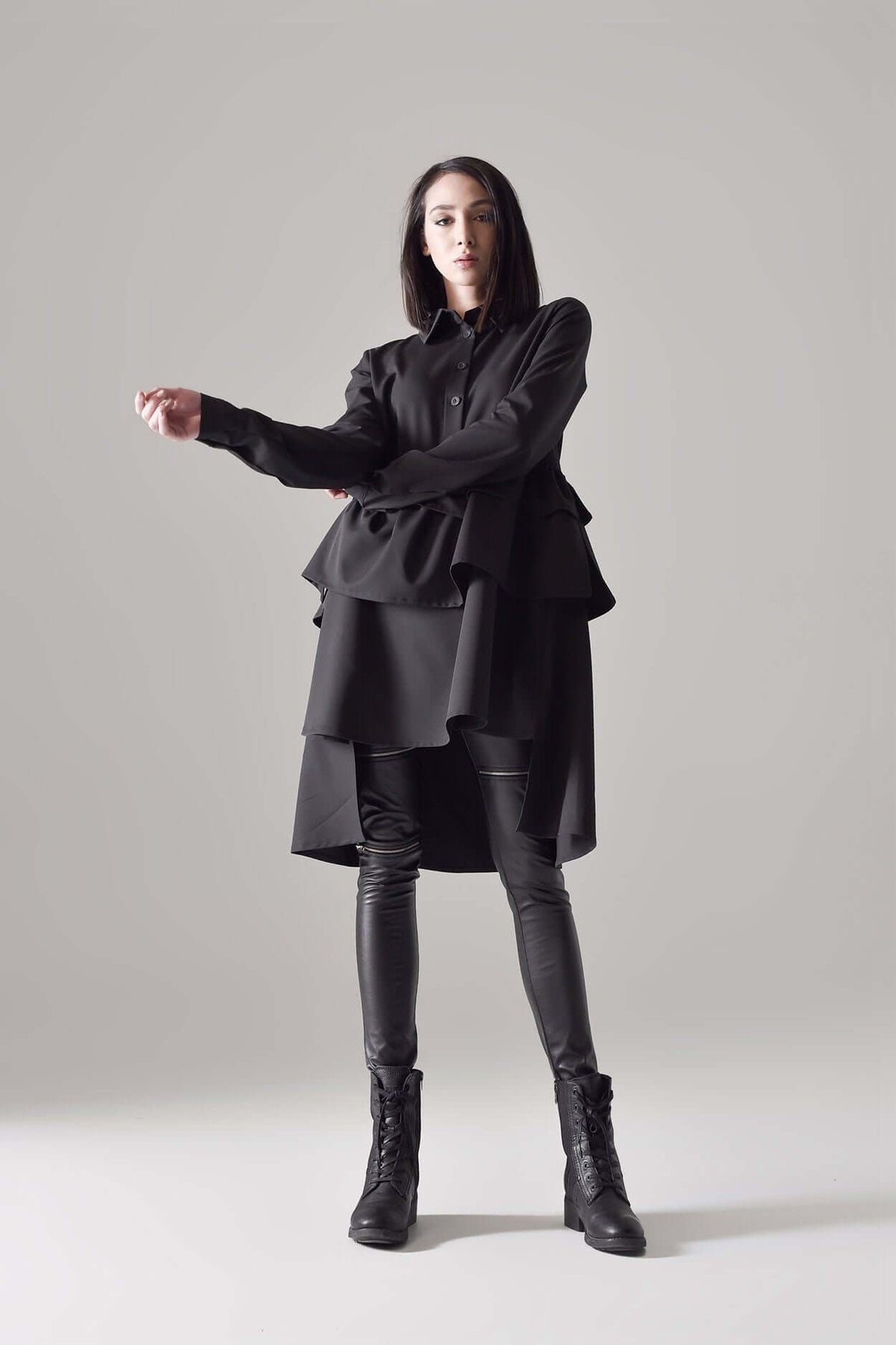 Robe-chemise à manches longues et ourlet volanté
