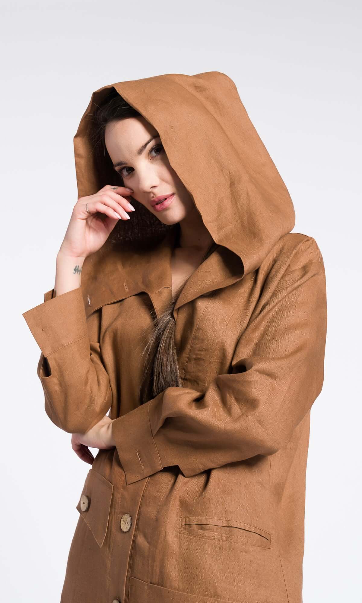 Hemdblusenkleid mit Kapuze und asymmetrischem Saum