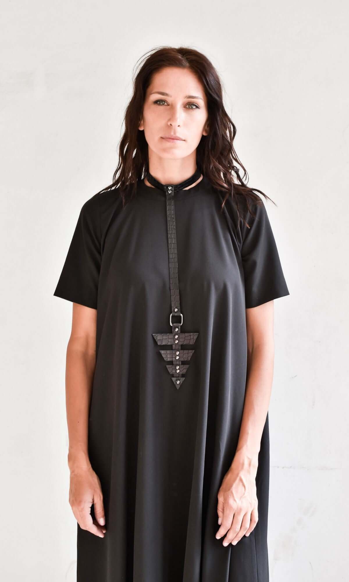 Collana choker lunga con freccia