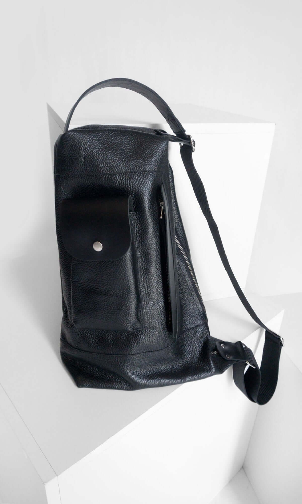 Sac à dos à une bretelle en cuir