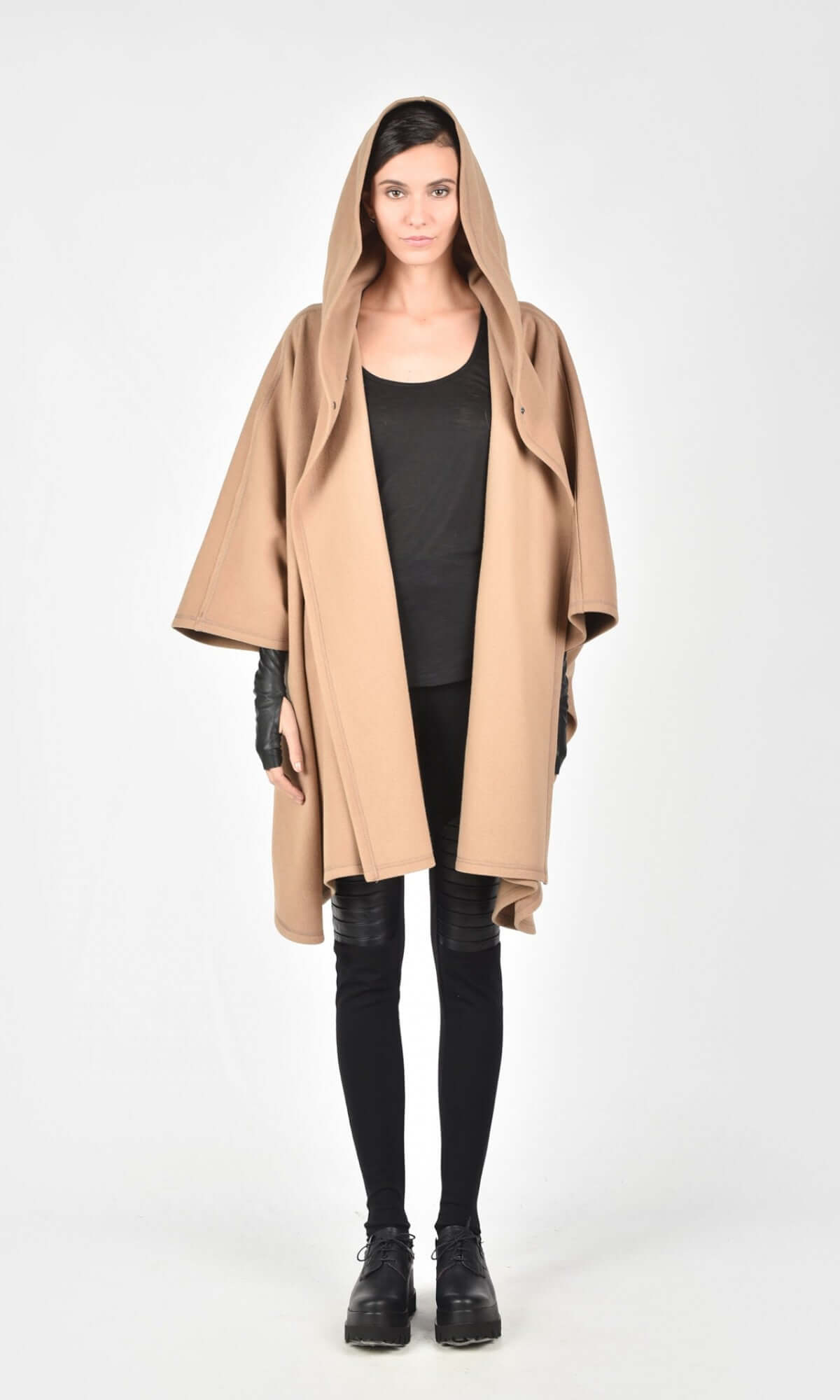 Manteau poncho à capuche en cachemire