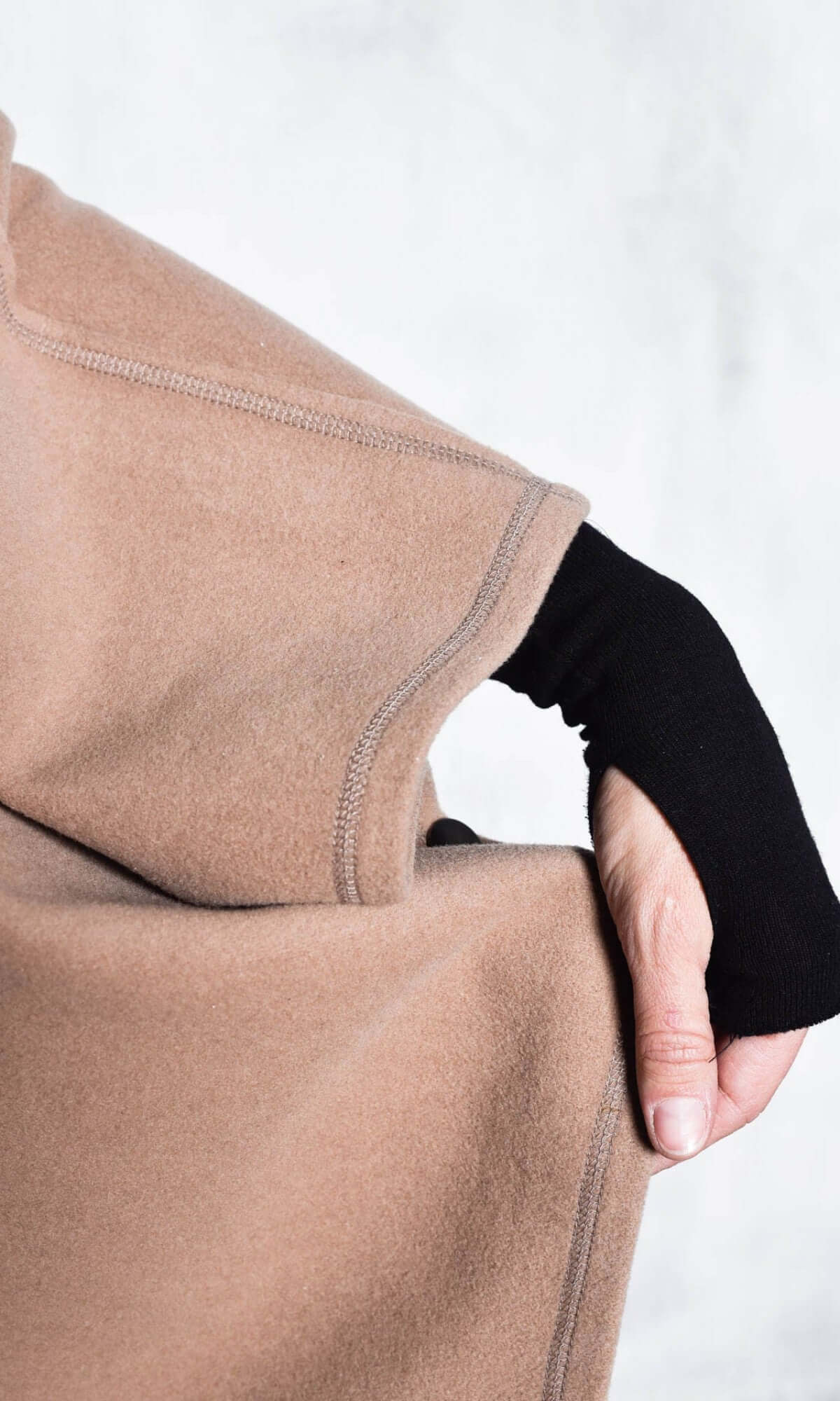 Manteau poncho à capuche en cachemire