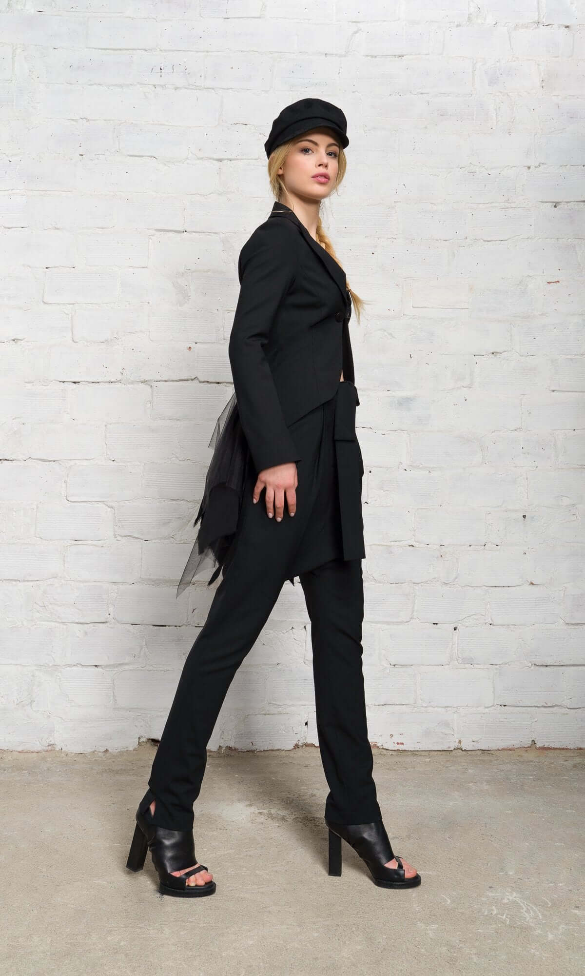 Blazer péplum en tulle à fermeture échancrée