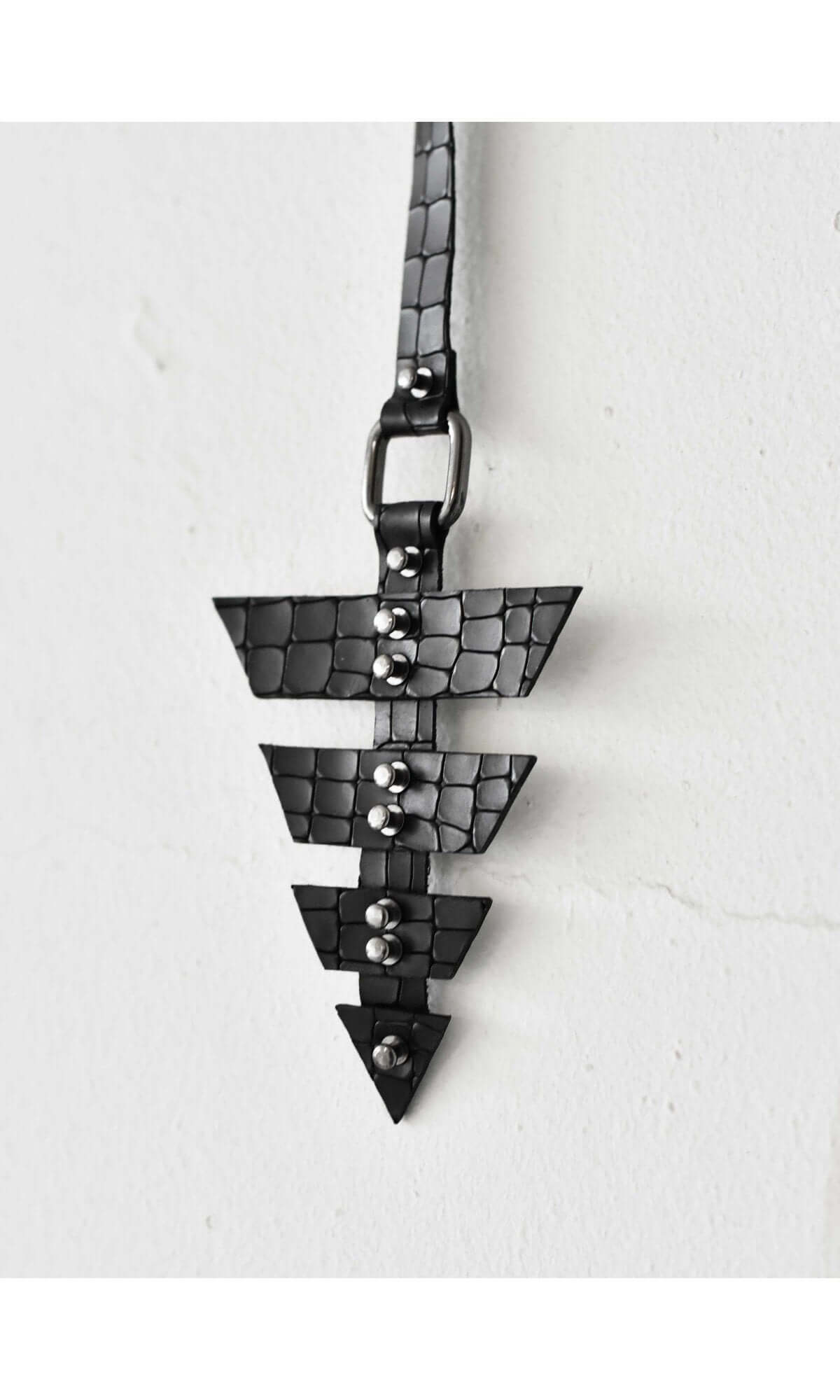 Collana choker lunga con freccia