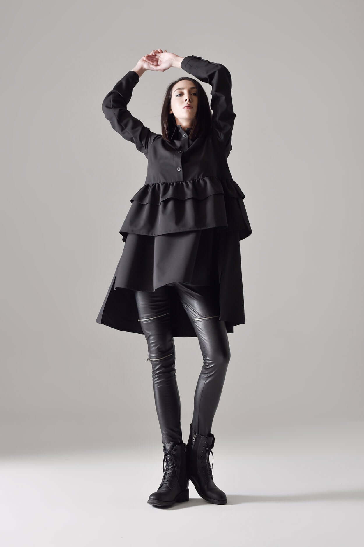 Robe-chemise à manches longues et ourlet volanté