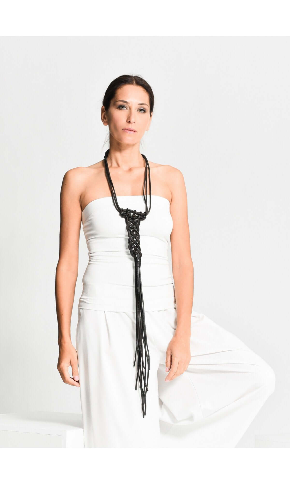 Collana in pelle intrecciata