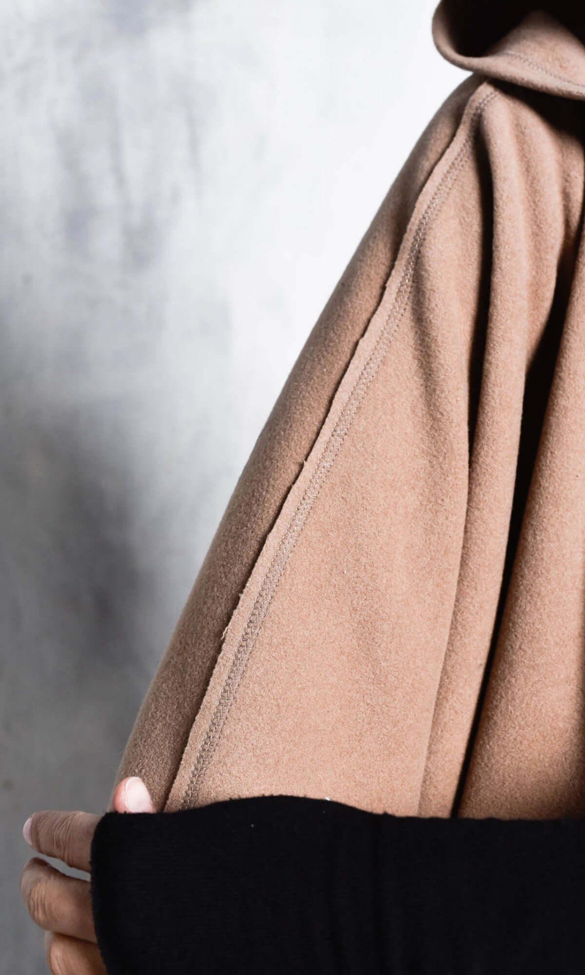 Manteau poncho à capuche en cachemire
