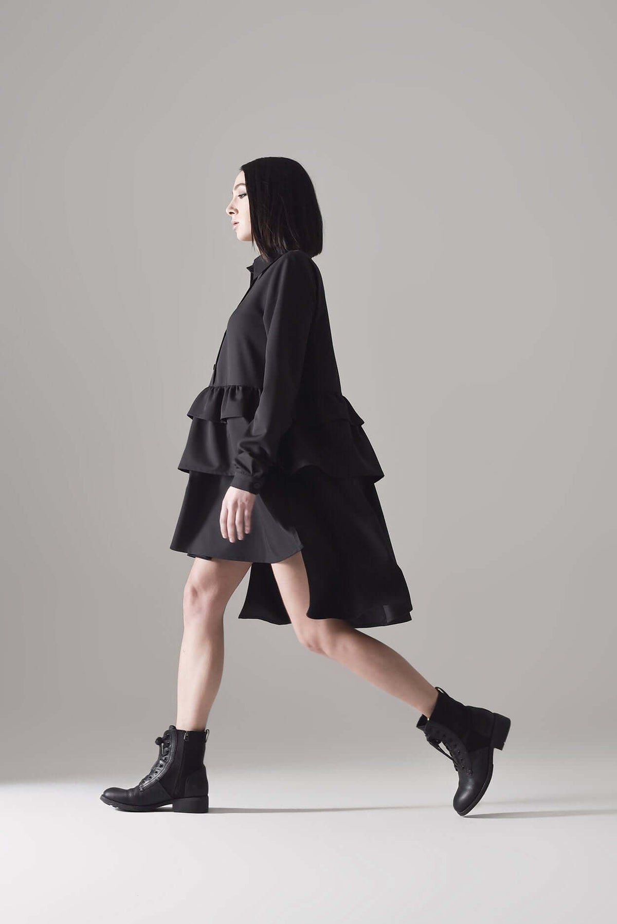Robe-chemise à manches longues et ourlet volanté