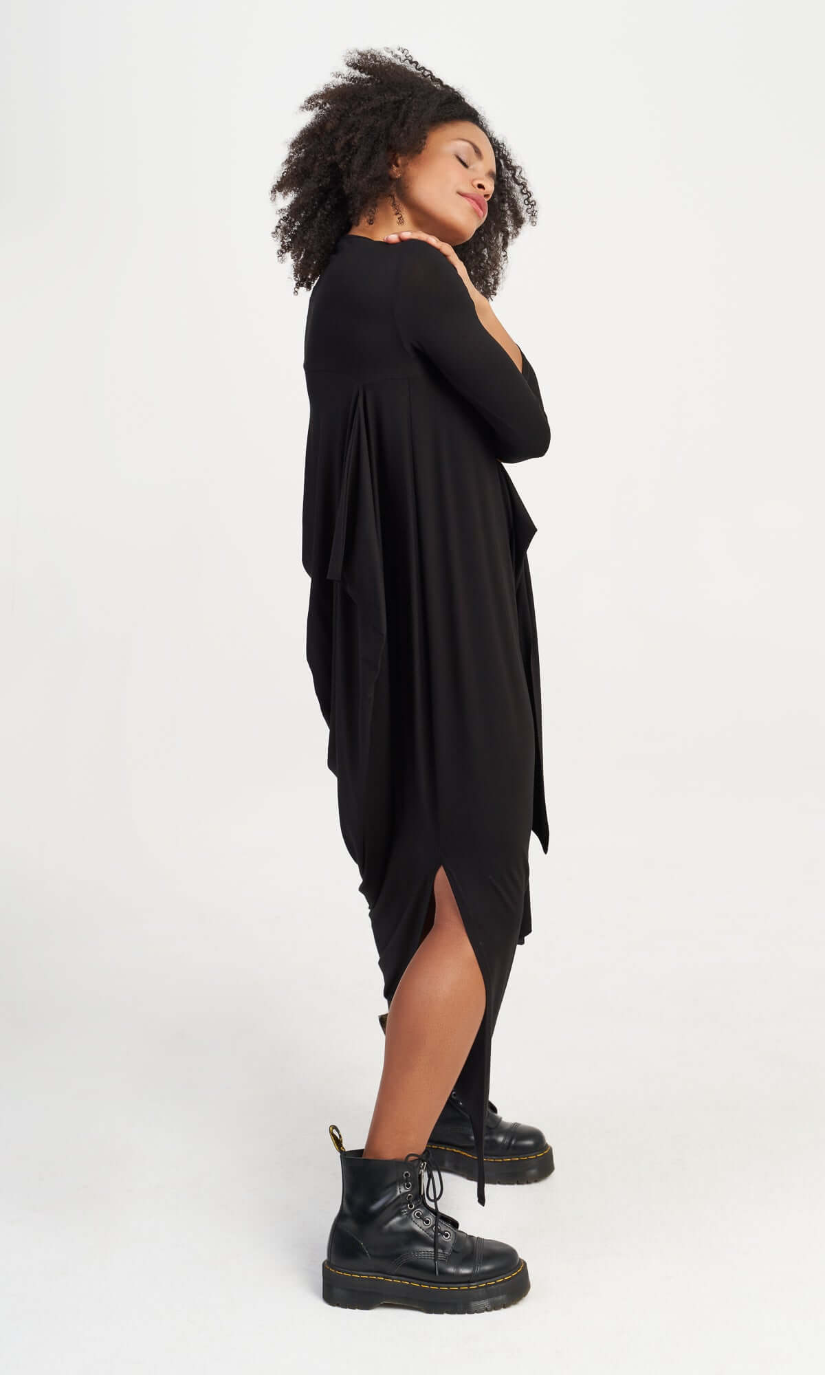 Robe longue asymétrique avec fente latérale