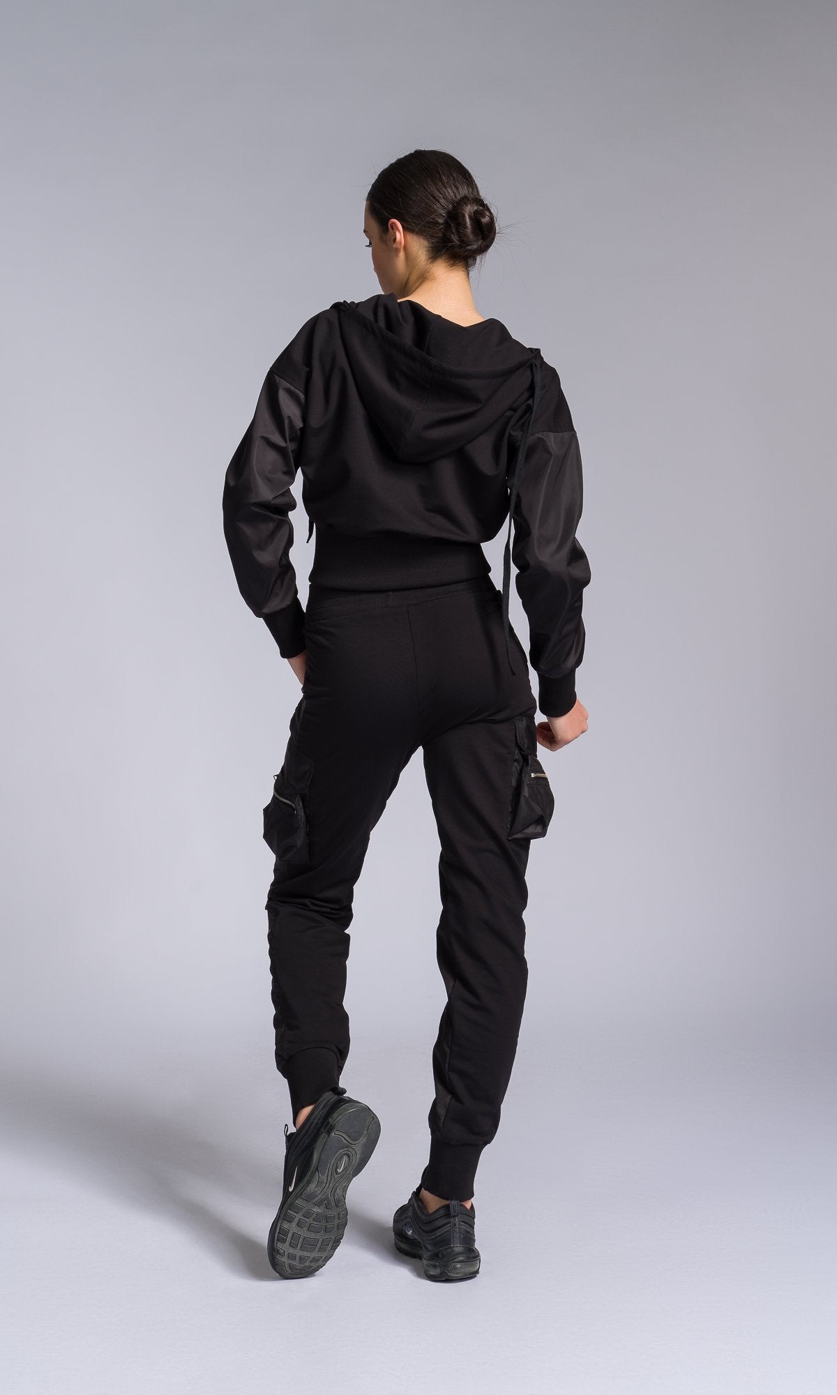 Two-piece Set of Joggers with Cargo Pockets and Cropped Zip-up Hoodie