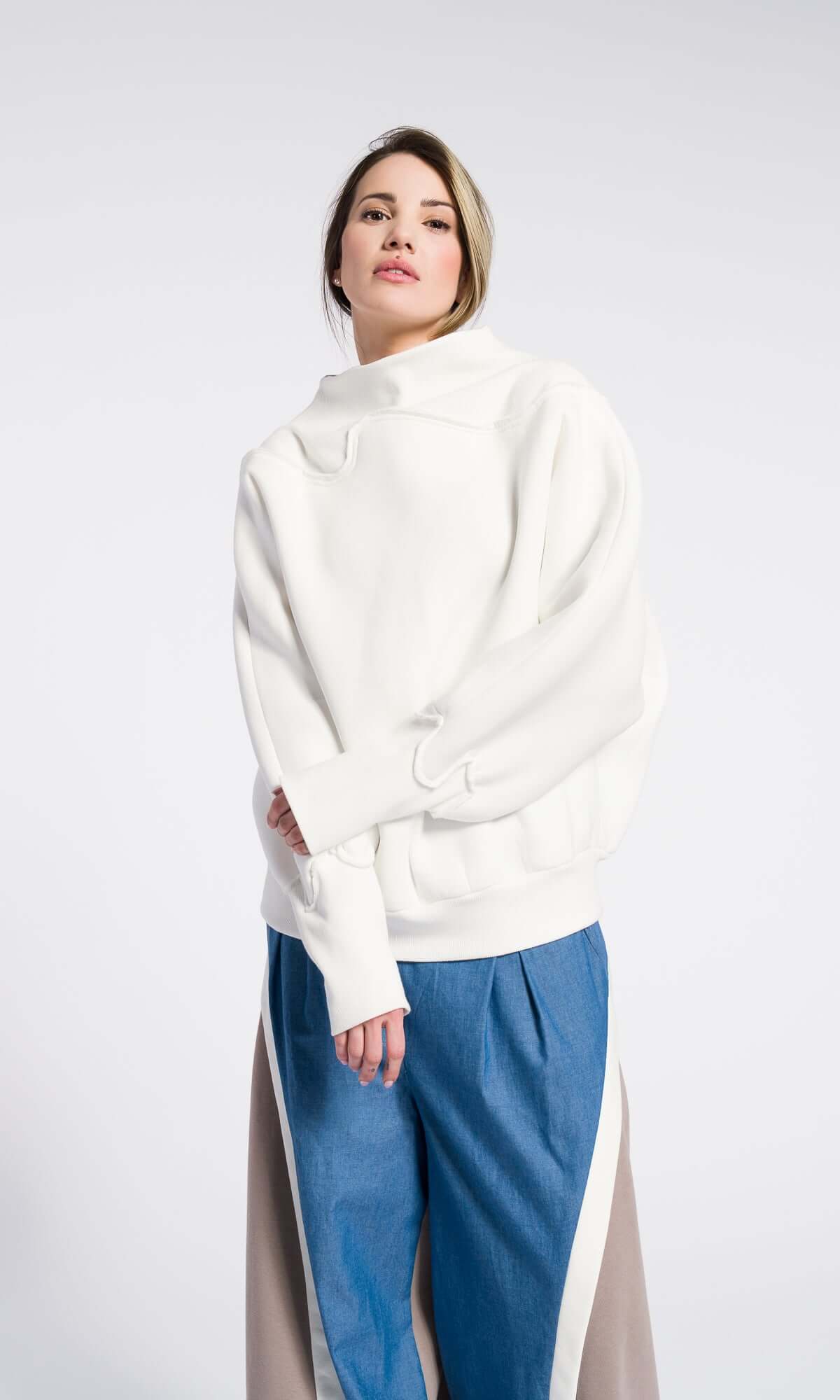 Felpa oversize da donna – top minimalista in misto cotone, pullover ampio Off White a maniche lunghe, moderna scollatura asimmetrica