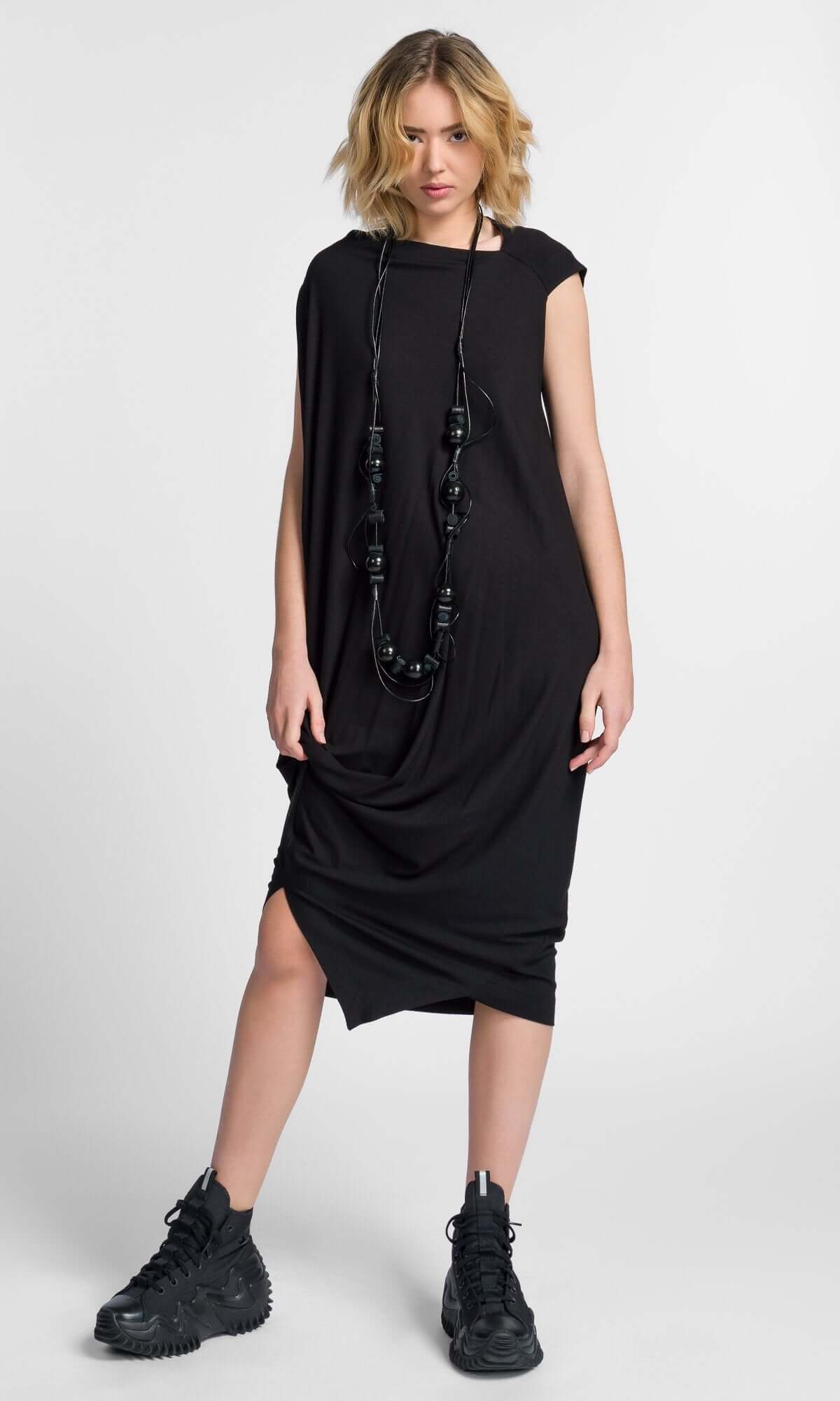 Long collier en cuir avec perles en bois