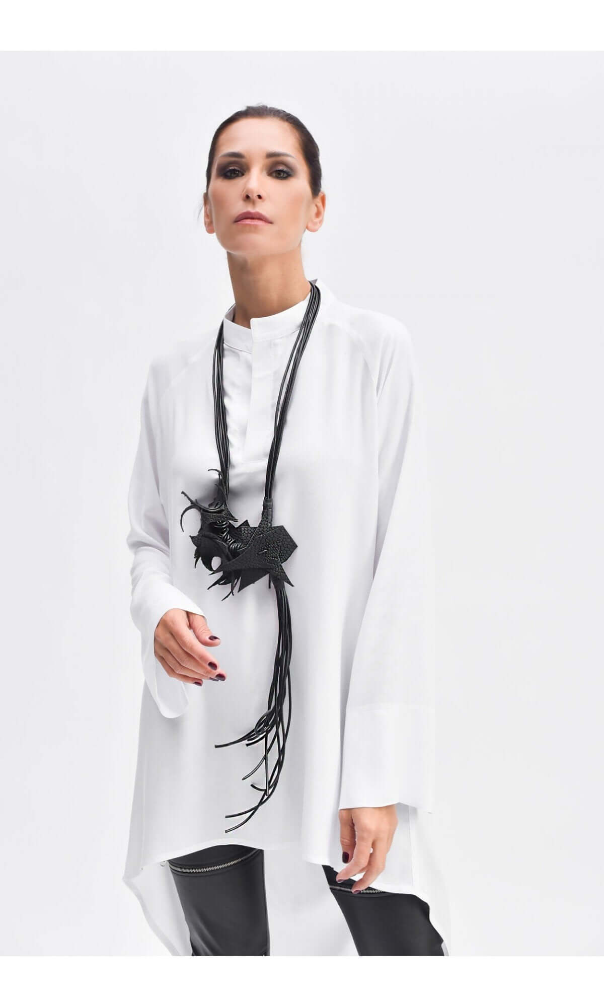 Collana in pelle con drago, foglie e scritta Passion