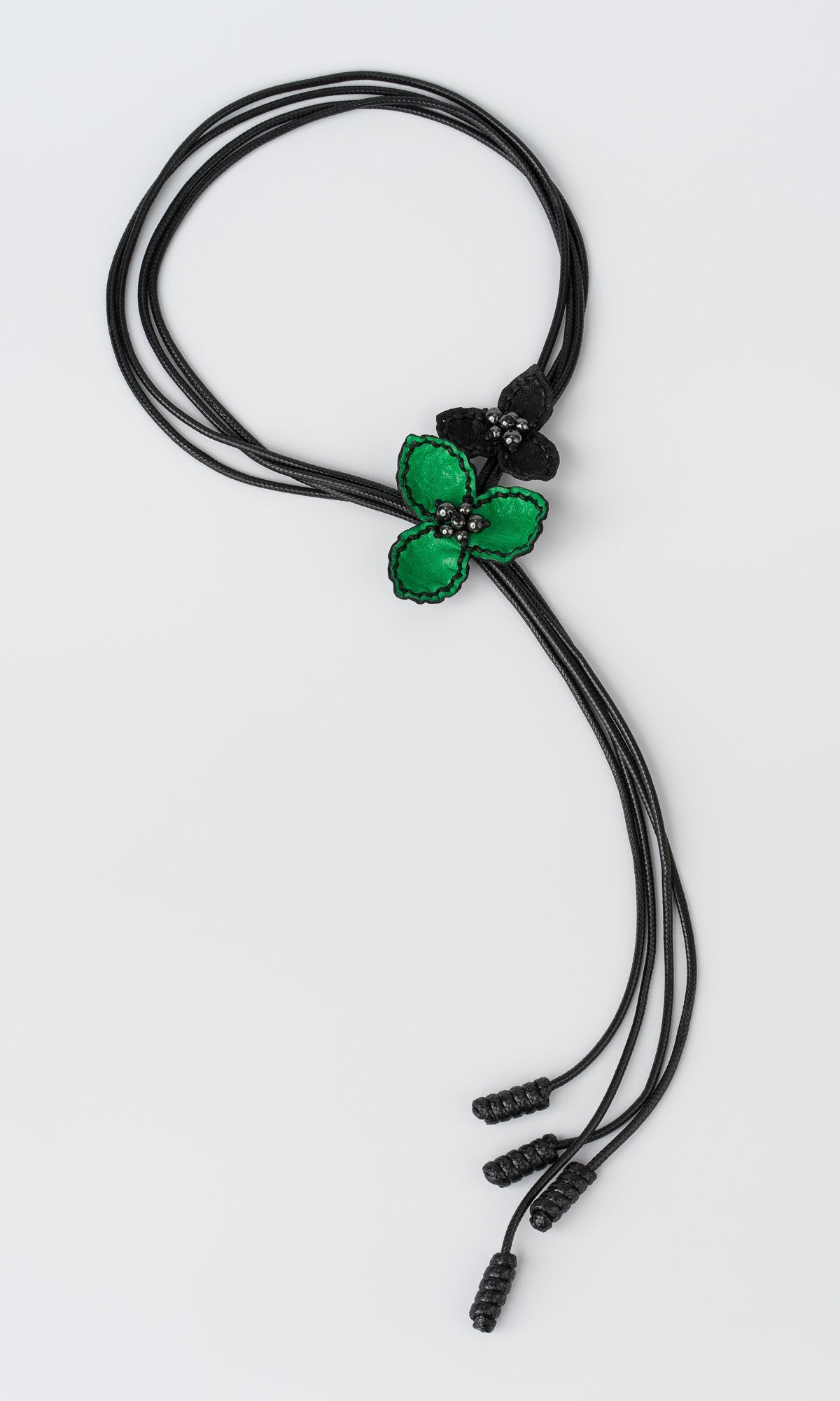 Bunte Lederblumenkette