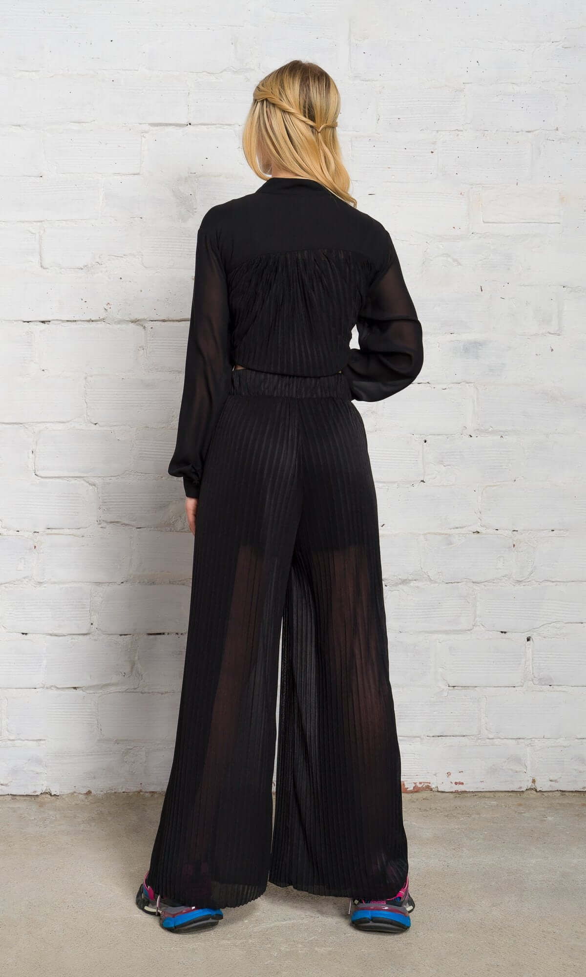 Ensemble deux pièces avec pantalon plissé transparent