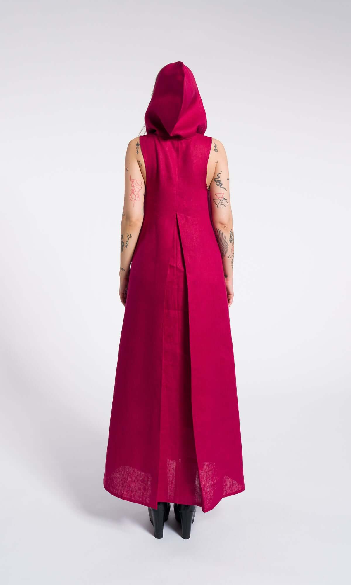 Robe longue d’été en lin avec pli sur le devant, capuche et poches latérales