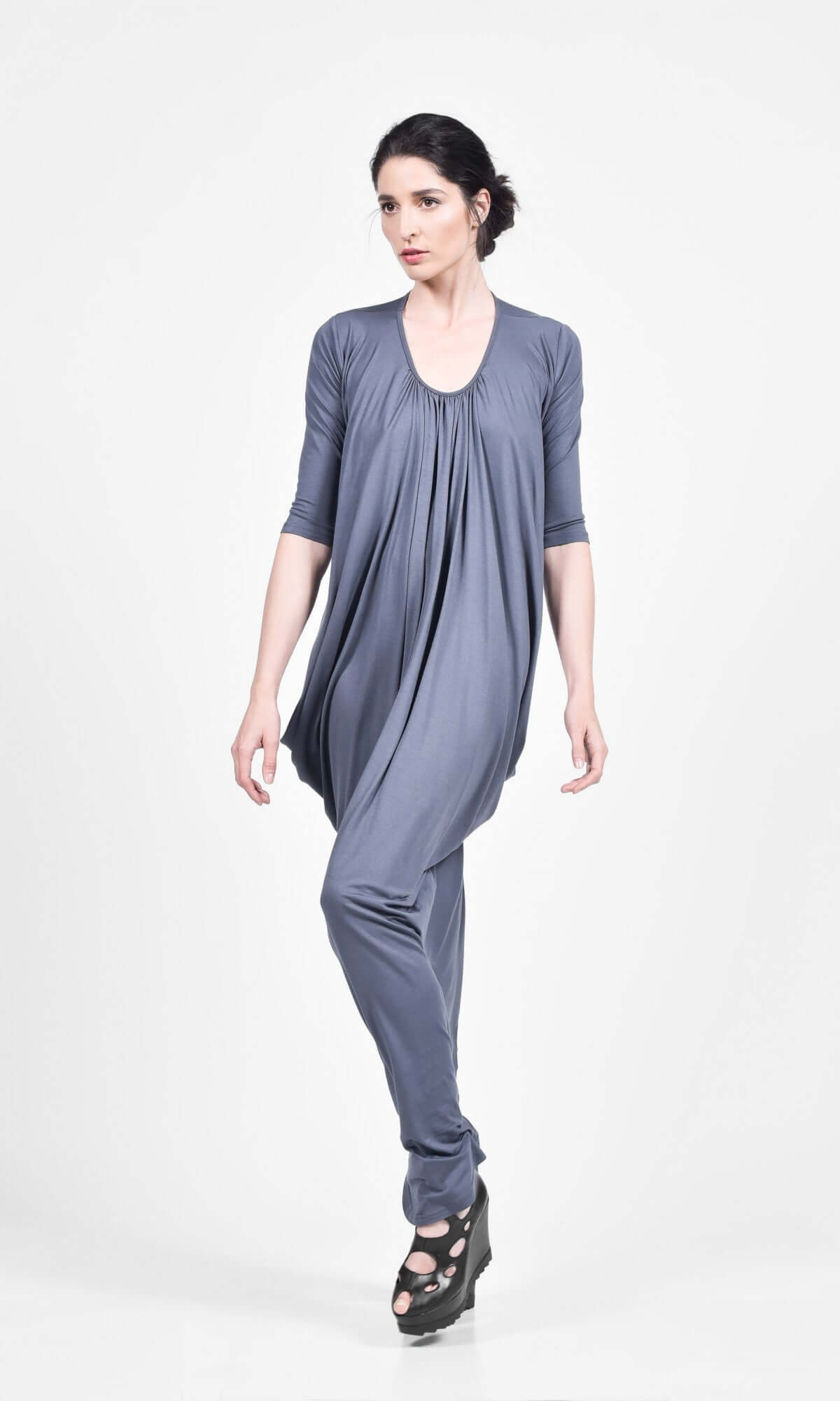 Langes Kleid mit Drapierung