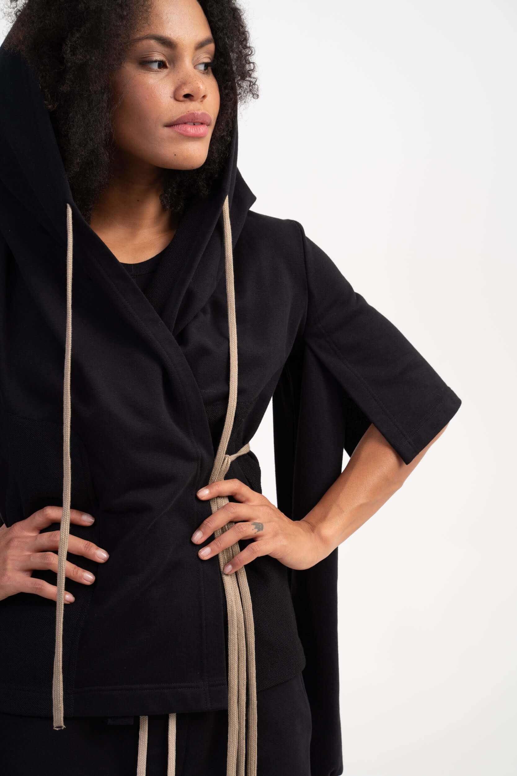 Hoodie trasformabile con maniche