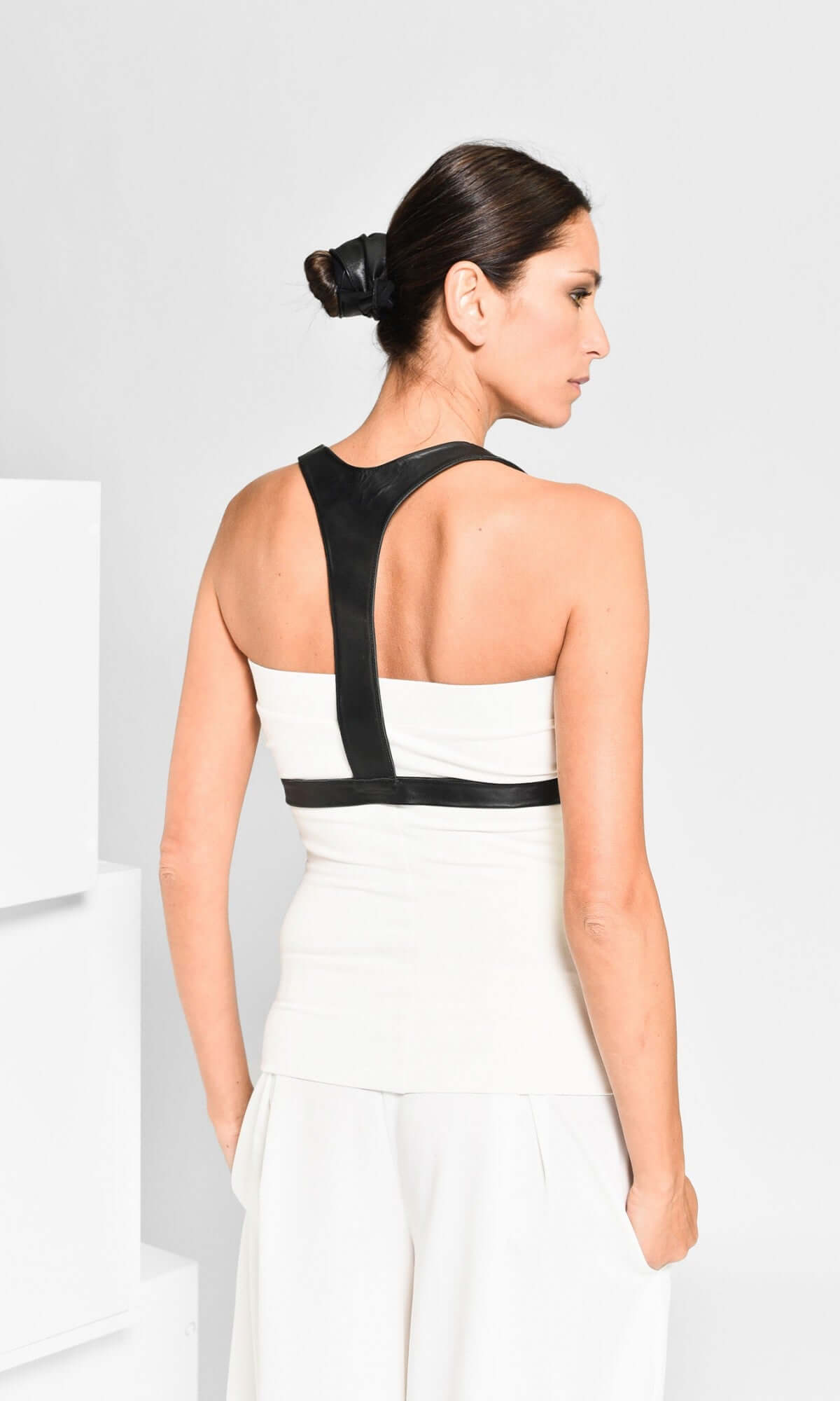 Gilet a imbracatura in vera pelle