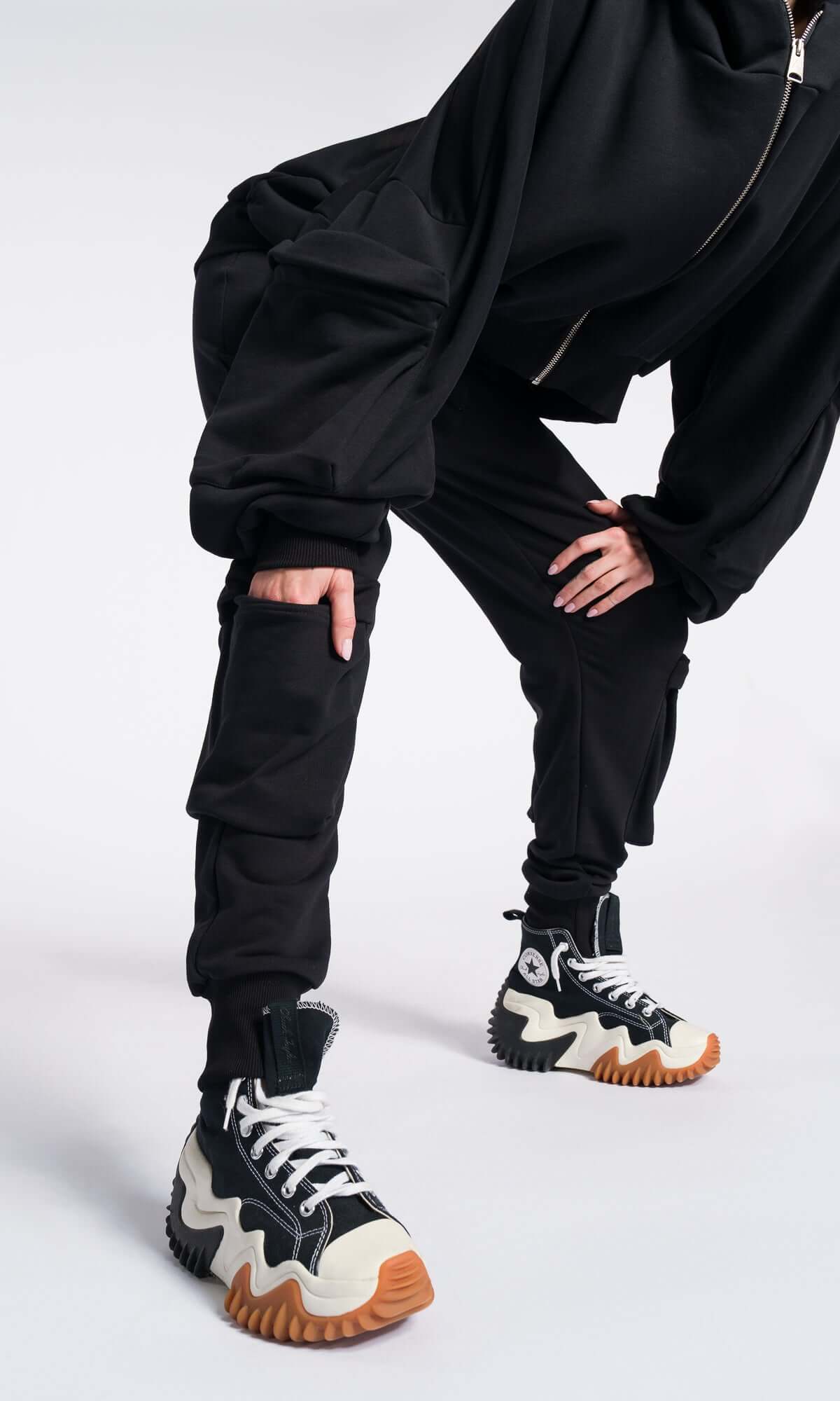 Pantaloni autunnali ampi dal fit morbido in cotone, con tasche e vita elasticizzata
