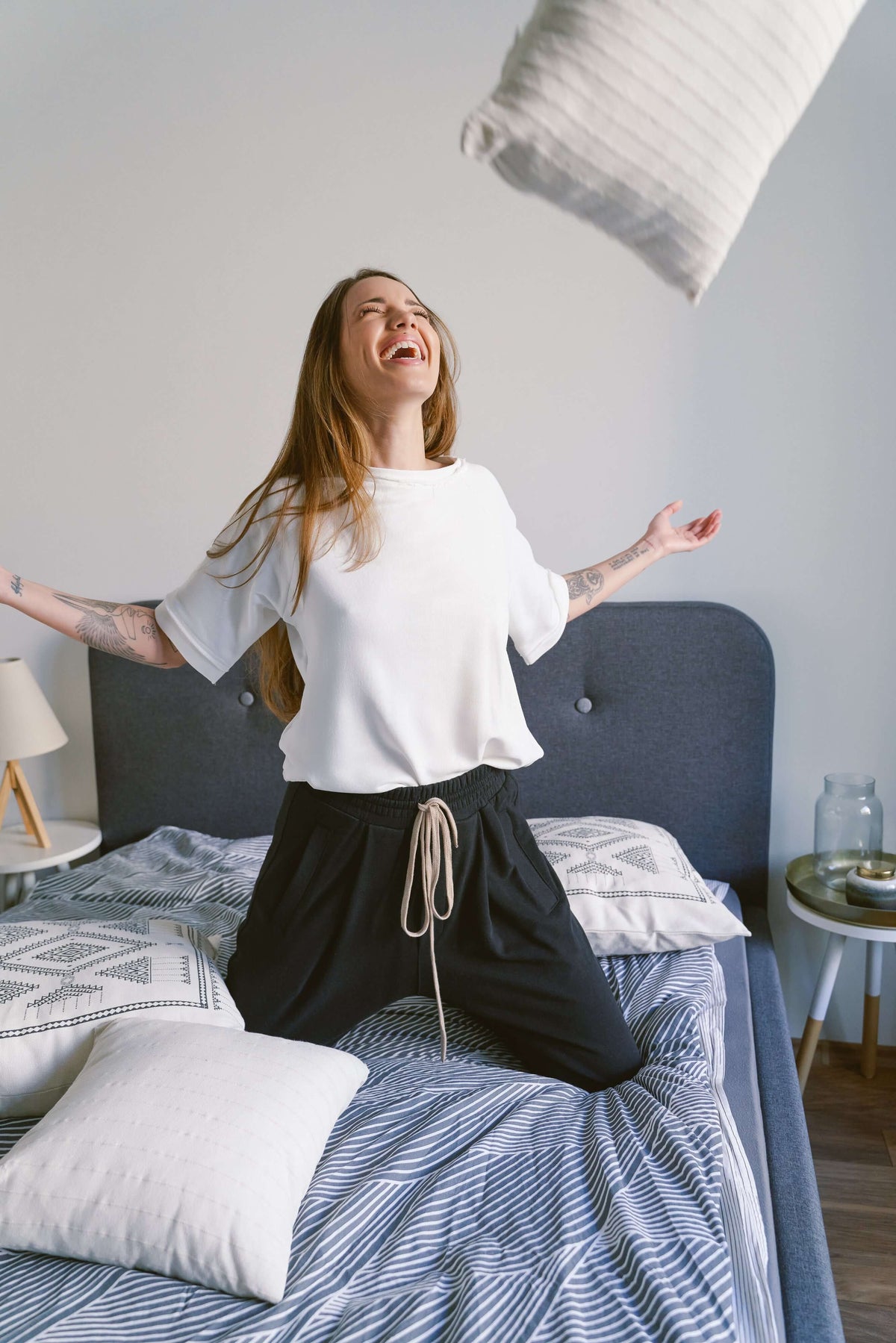 PANTALONI HAREM IN COTONE con lacci e vita elasticizzata, pantaloni ampi con tasche, realizzati a mano da Aakasha