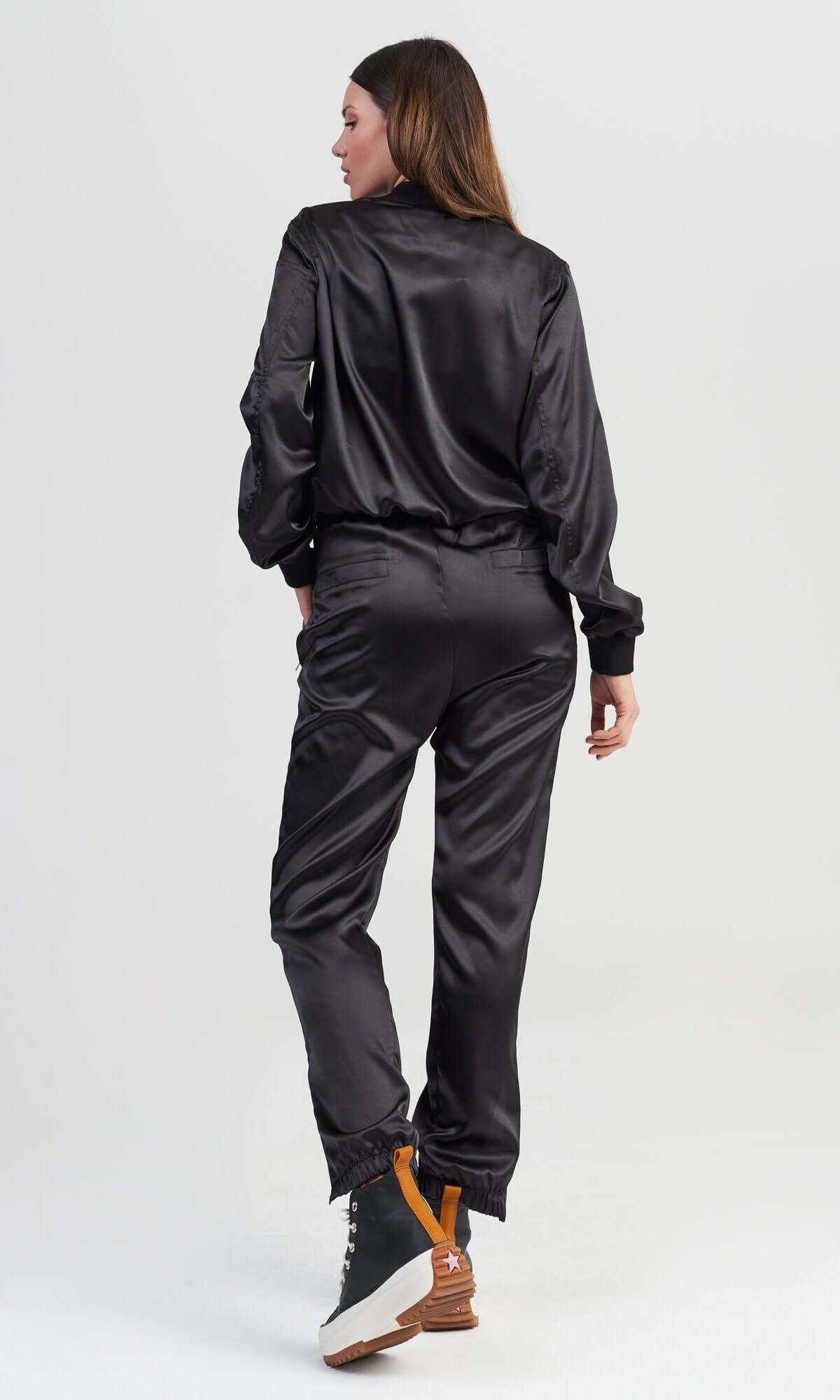 Ensemble deux pièces avec bomber en satin et pantalon