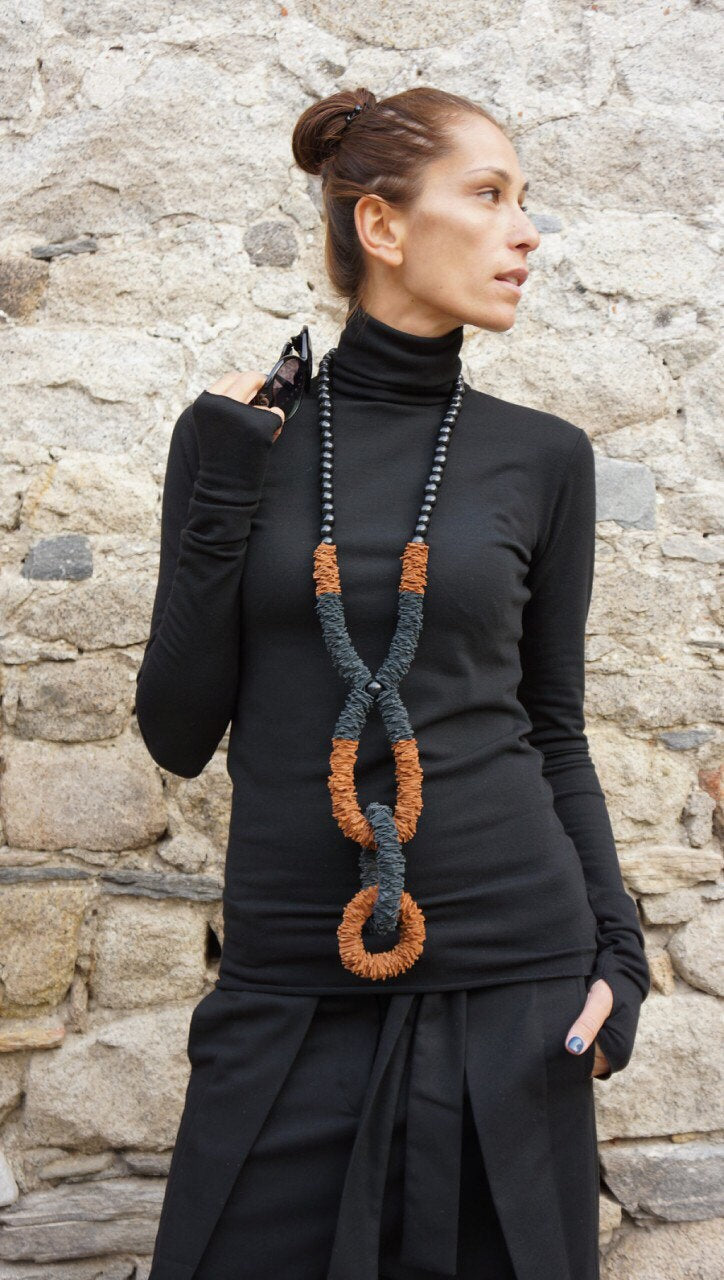 Collier extra-long extravagant en cuir véritable noir et marron avec perles