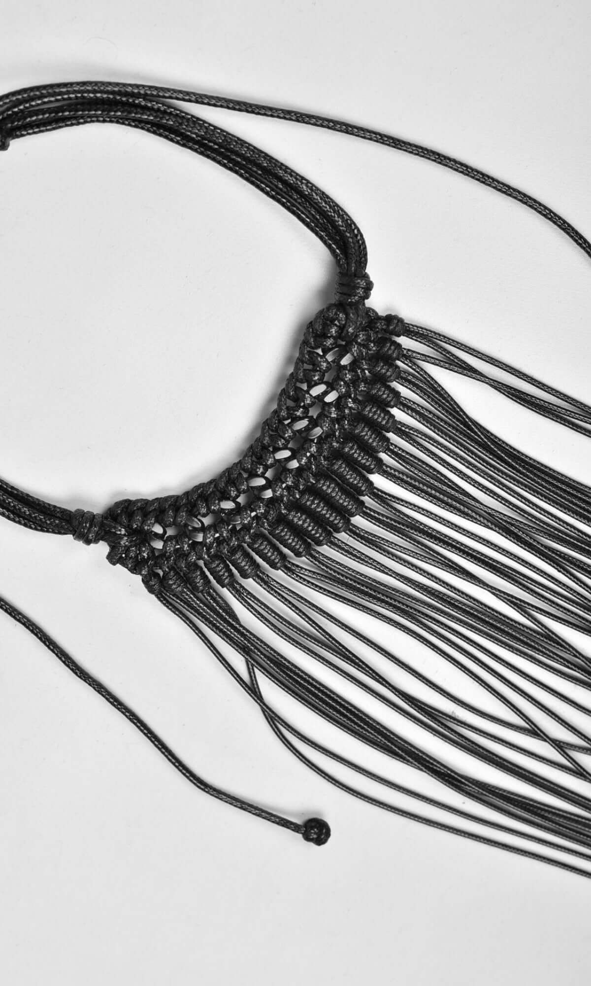 Collier raffiné en cuir avec perles