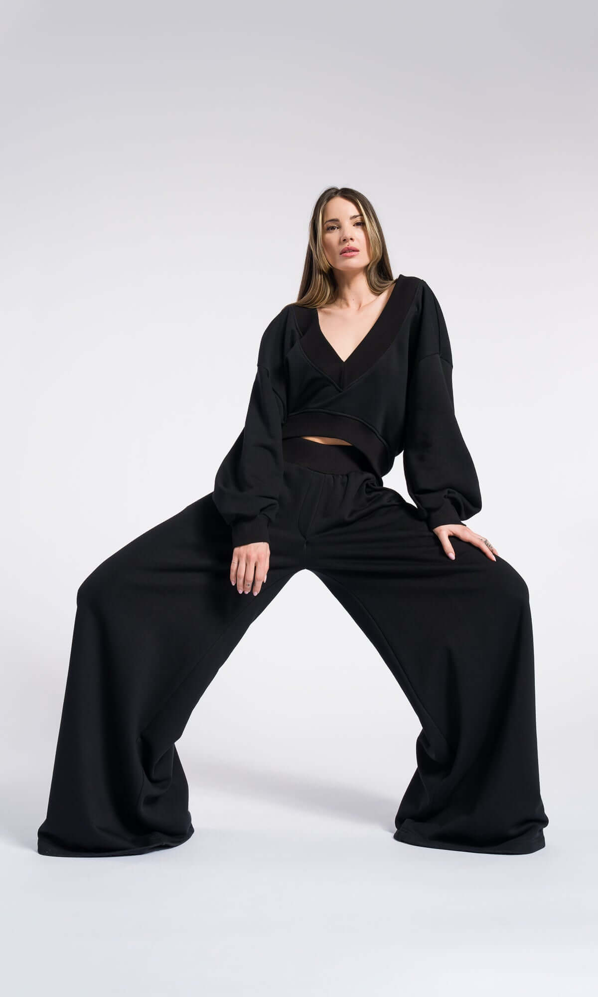 Set casual in cotone con crop top con scollo a V e pantaloni ampi