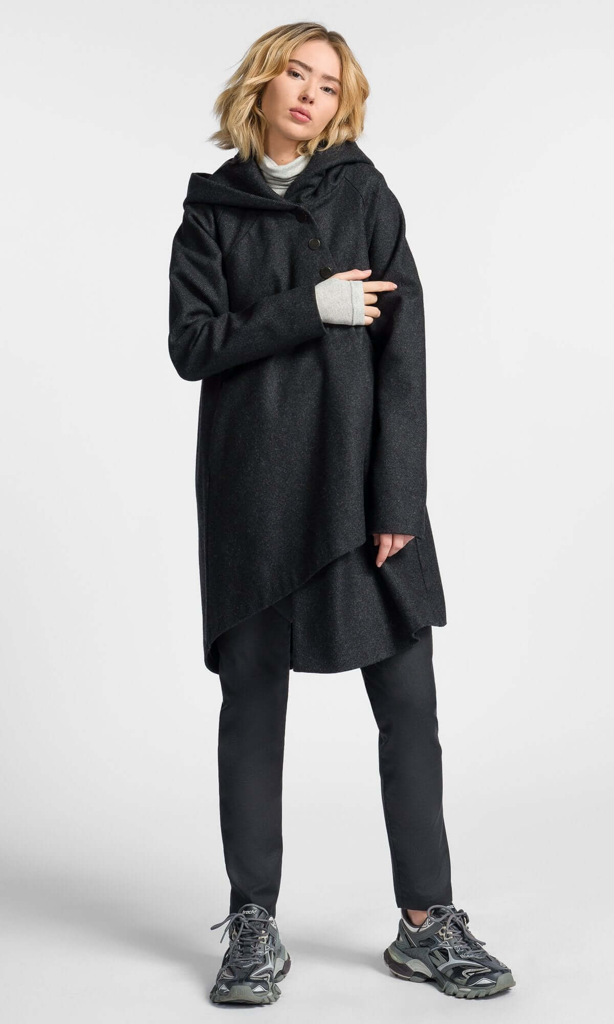 Manteau asymétrique à dos drapé