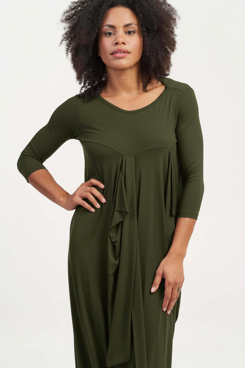 Langes asymmetrisches Kleid mit Seitenschlitz