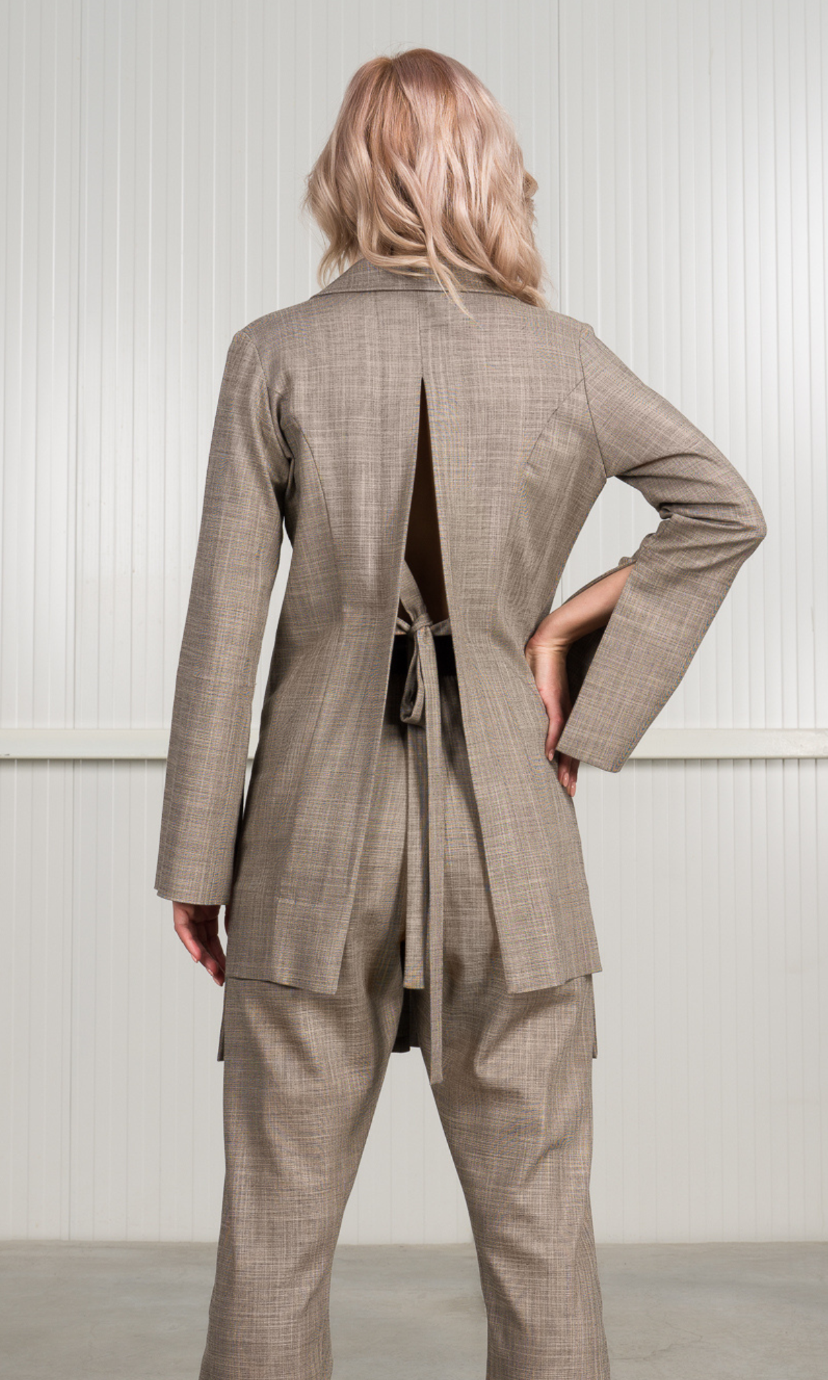 Open Back Plain Weave Blazer - AAKASHA