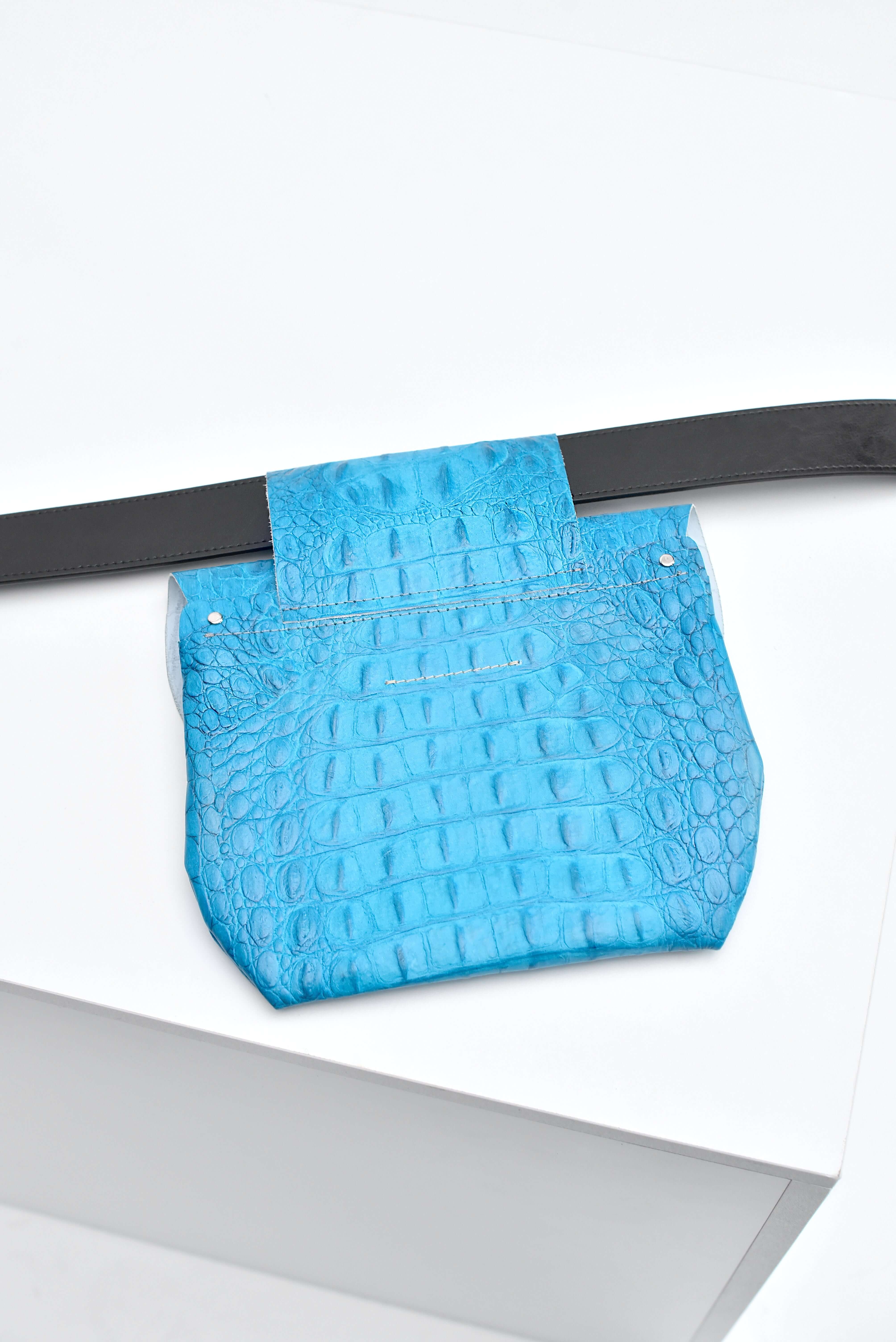 Sac banane en cuir perforé