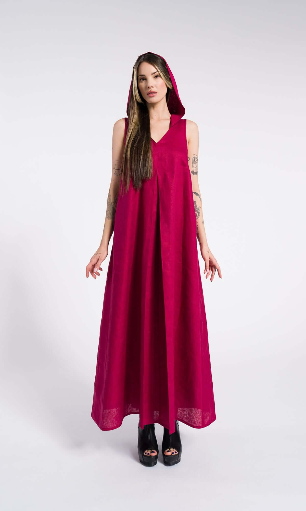 Robe longue d’été en lin avec pli sur le devant, capuche et poches latérales