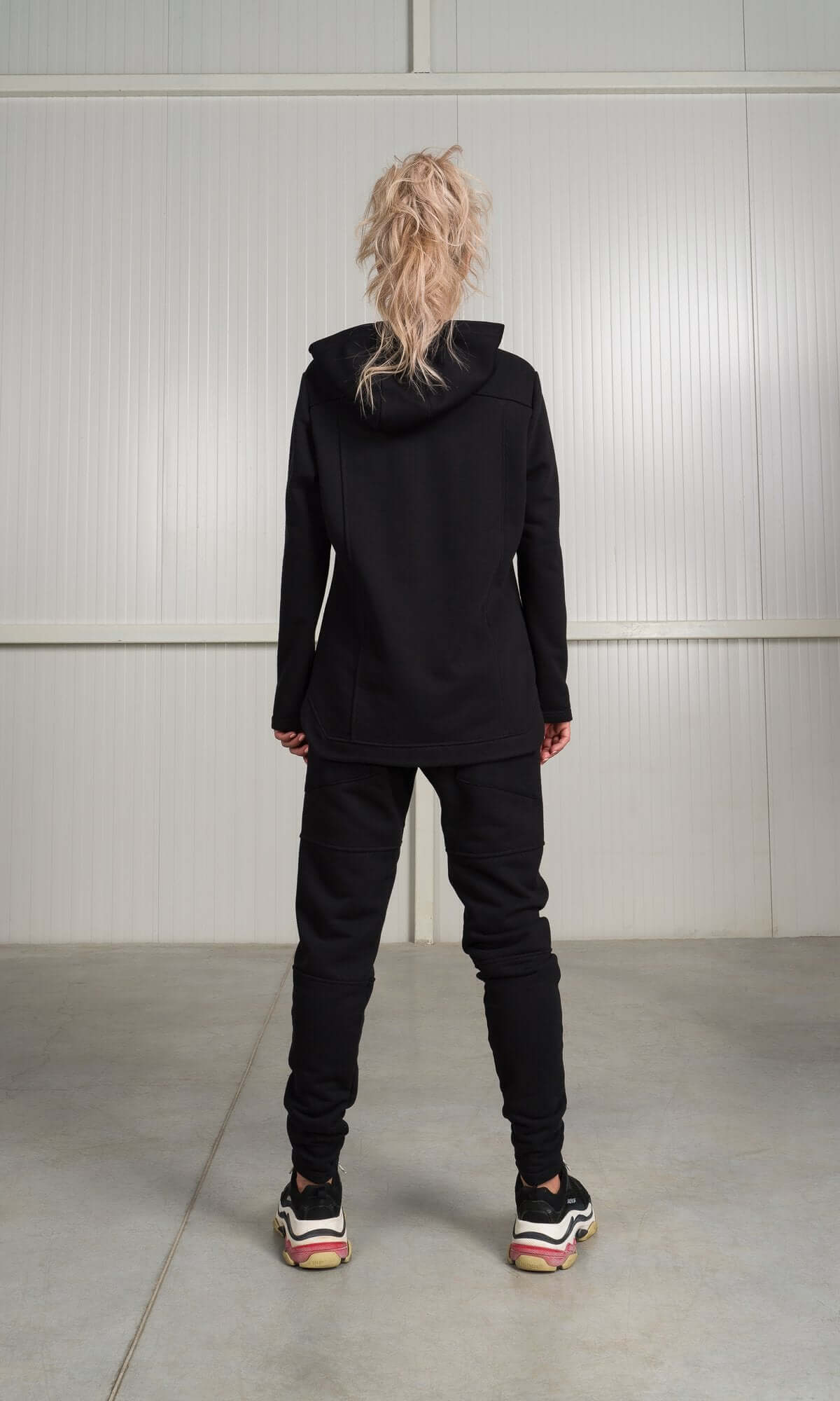 Hoodie en coton avec poches avant et coutures apparentes, haut chaud à capuche confectionné à la main par Aakasha