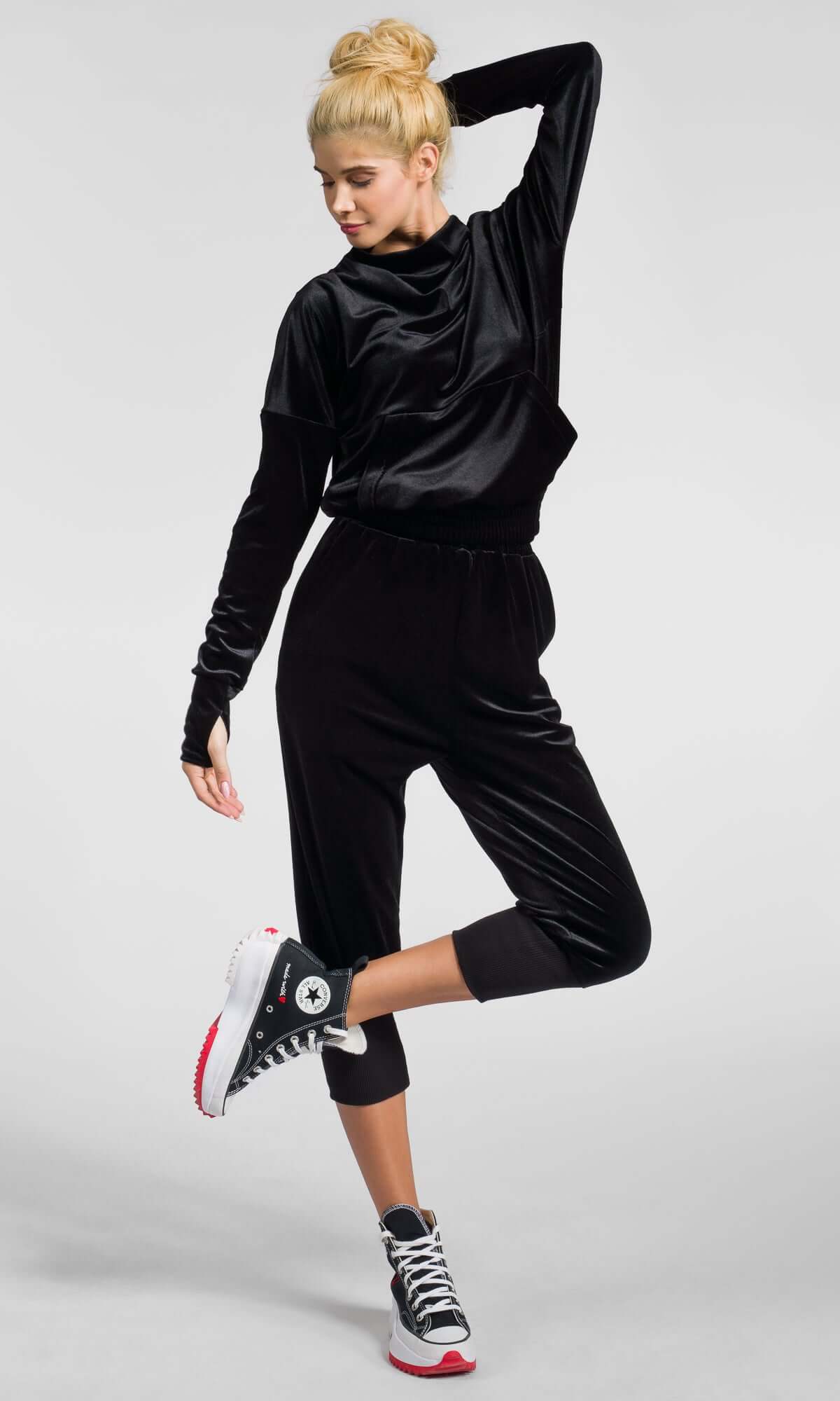 Completo due pezzi con blusa e jogger in velluto