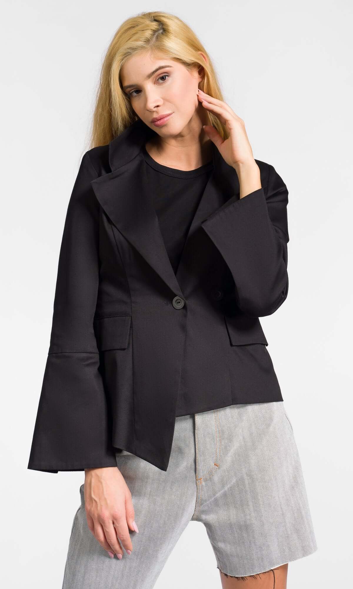 Blazer court asymétrique à manches évasées
