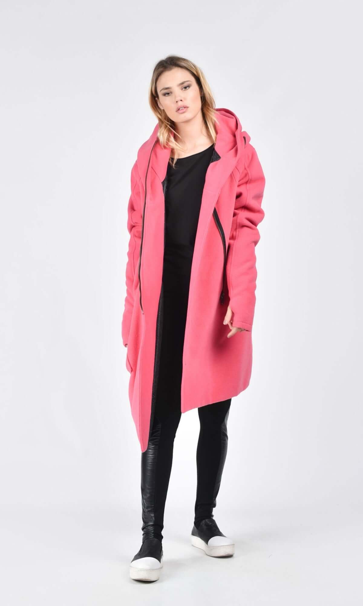 Manteau asymétrique audacieux à capuche en cachemire A07198