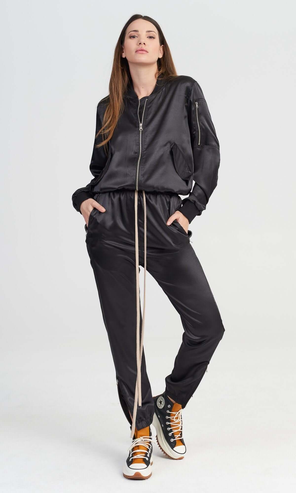 Ensemble deux pièces avec bomber en satin et pantalon